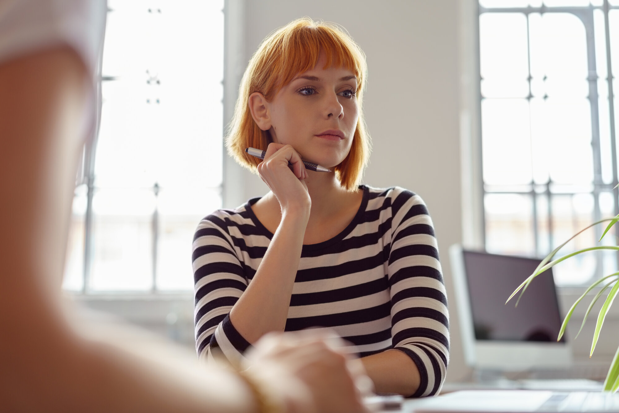 Student deltar i gruppearbeid. Student deltar i gruppearbeid.