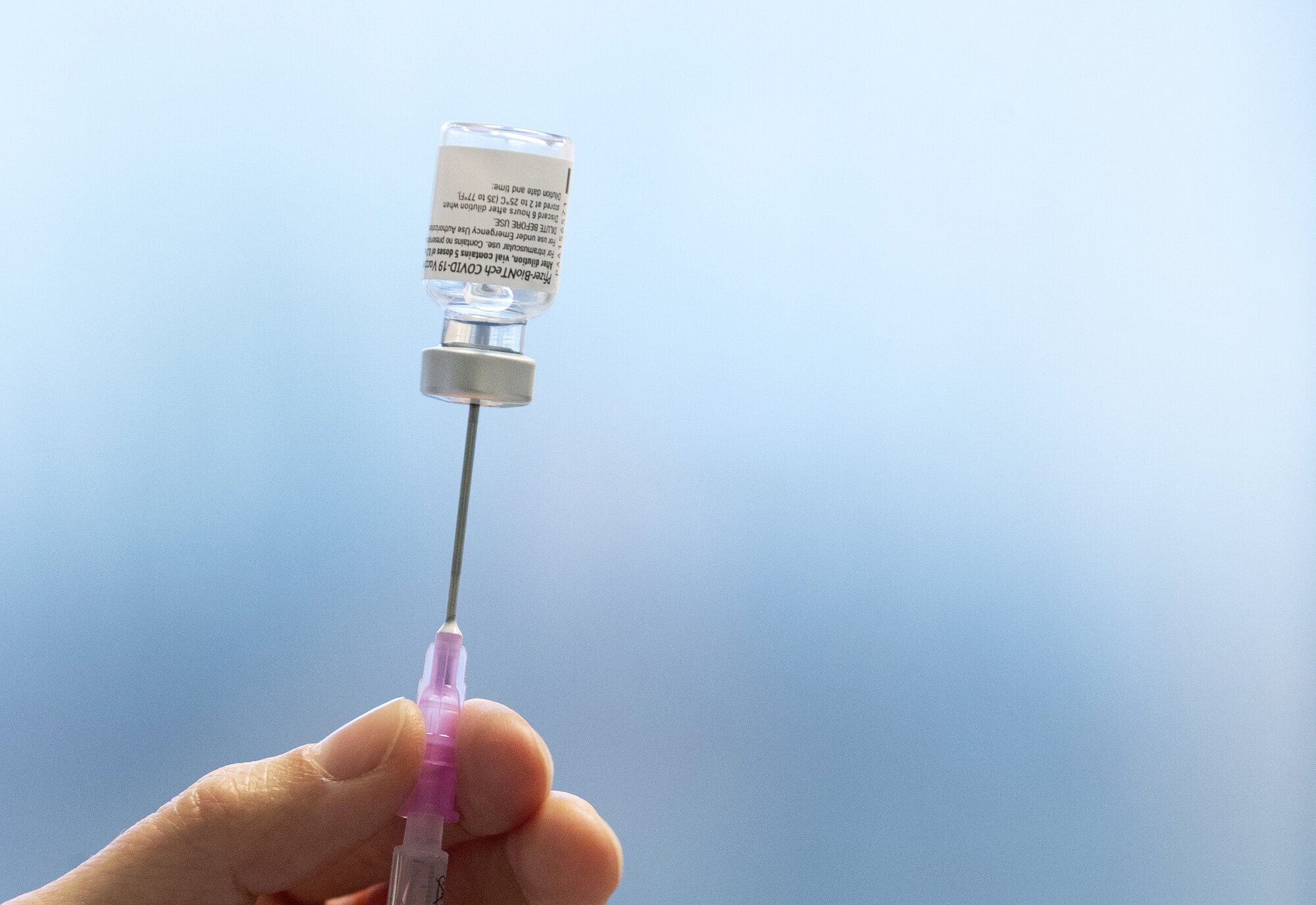 Koronavaksine Bildet viser en koronavaksine.