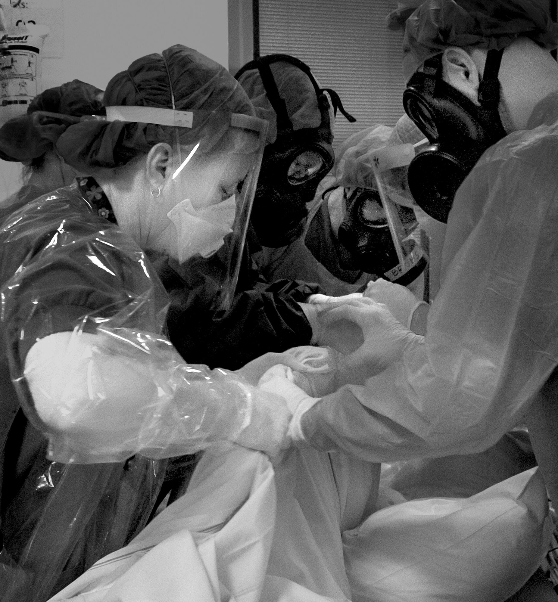 Dana Yamini Bildet viser helsepersonell som jobber med en pasient.