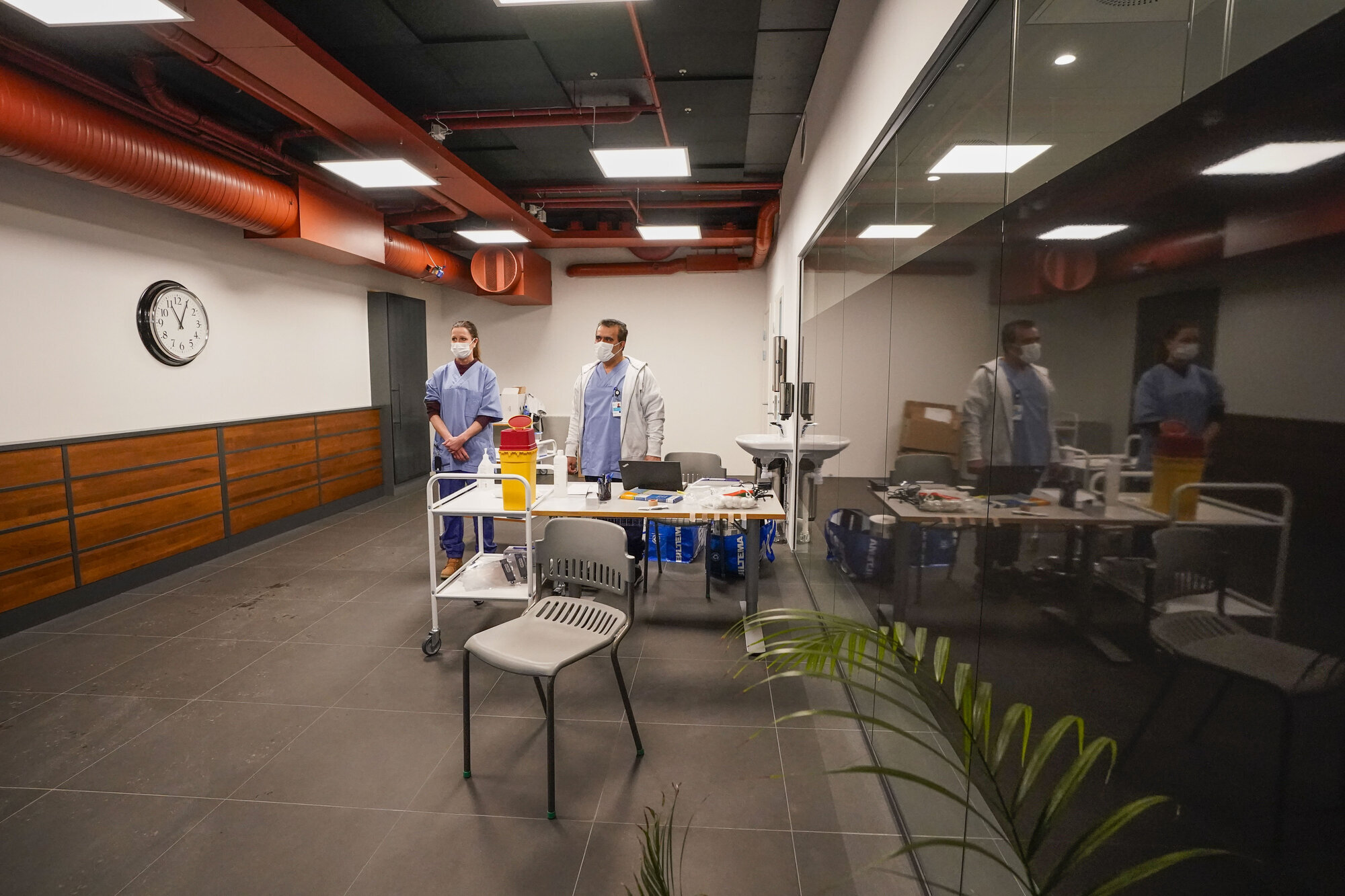 Koronavaksine Bildet viser et vaksinasjonslokale.