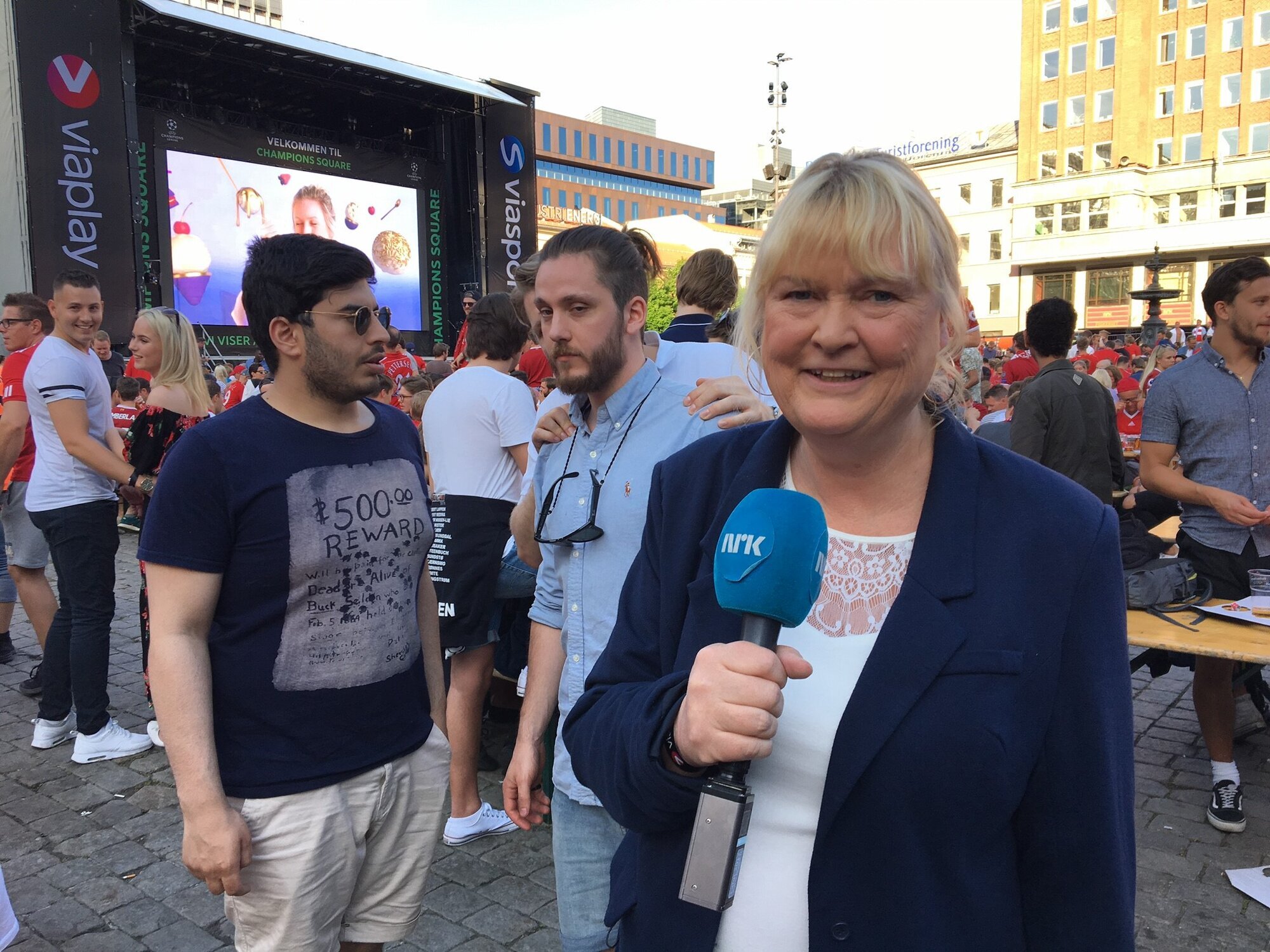 Marianne Rustad Carlsen Bildet viser Marianne Rustad Carlsen som journalist og på jobb for NRK