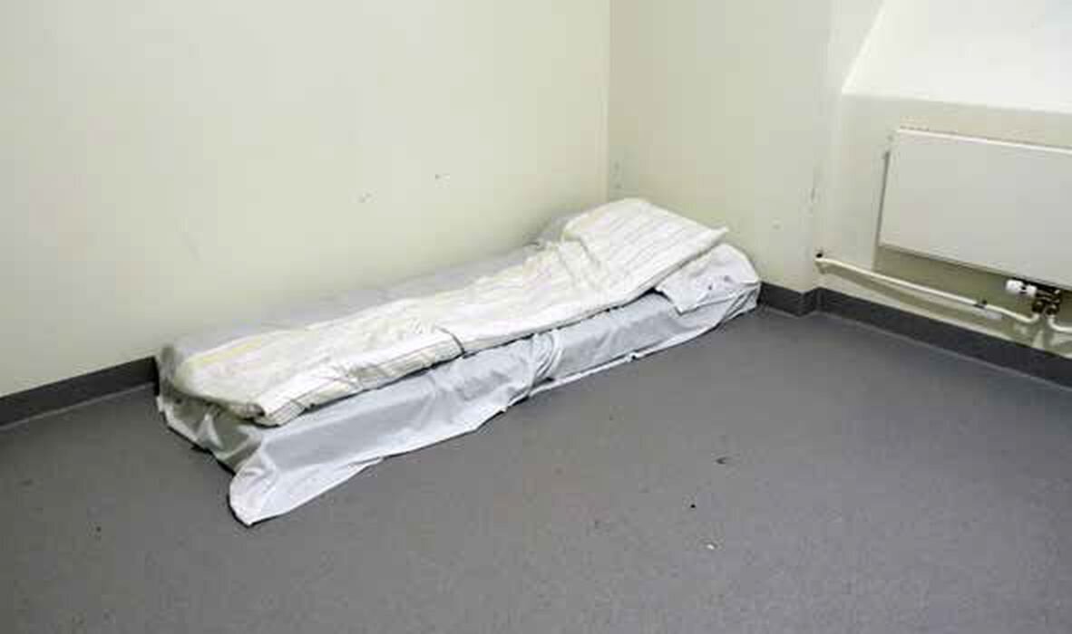 Dette bildet er fra skjermingsenheten som Ukom undersøkte i 2019. Pasientrommet var uten inventar. Dette bildet er fra skjermingsenheten som Ukom undersøkte i 2019. Pasientrommet var uten inventar.