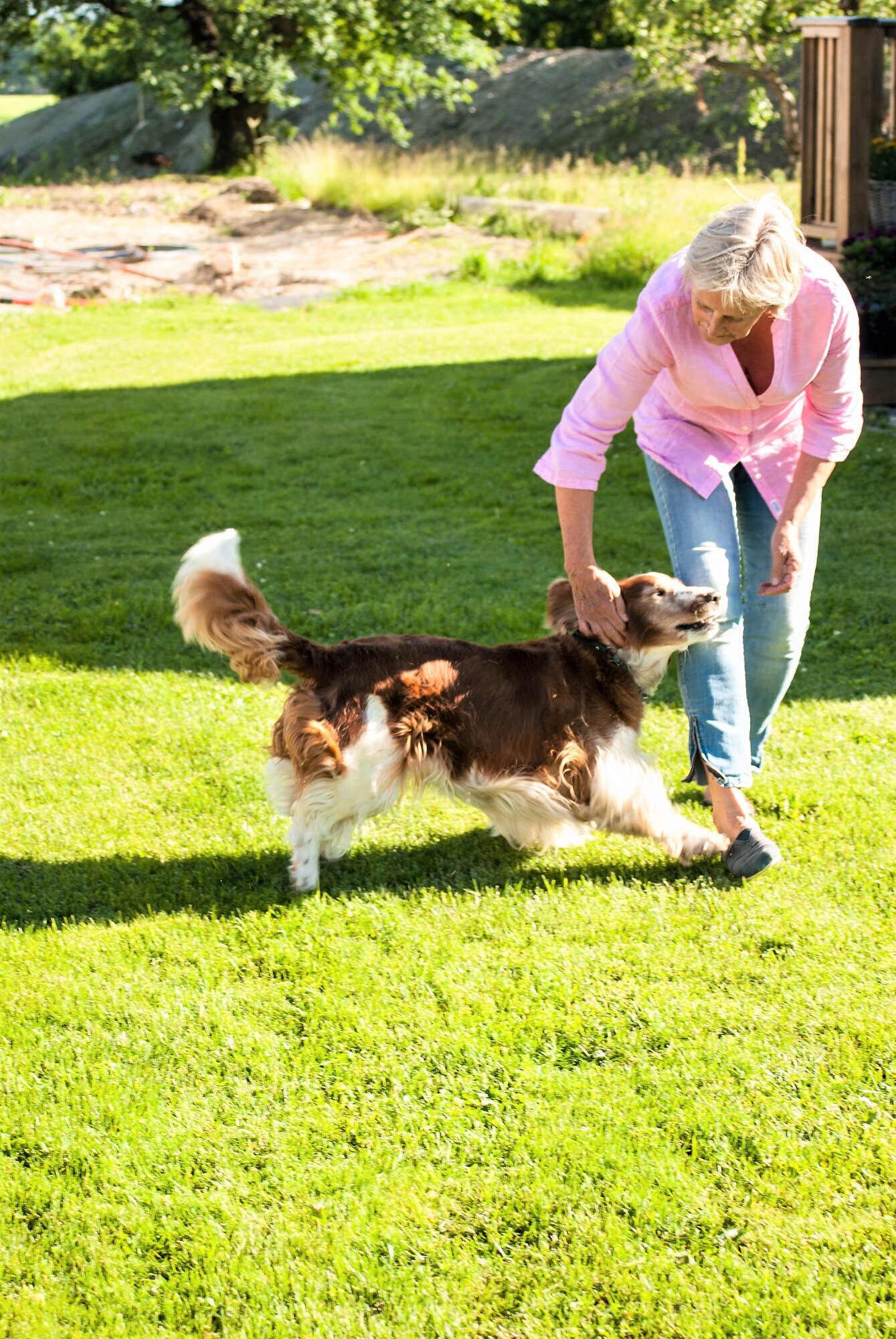Sykepleier Gunvor Olafsbye Unelsrød og hunden Enya Sykepleier Gunvor Olafsbye Unelsrød og hunden Enya