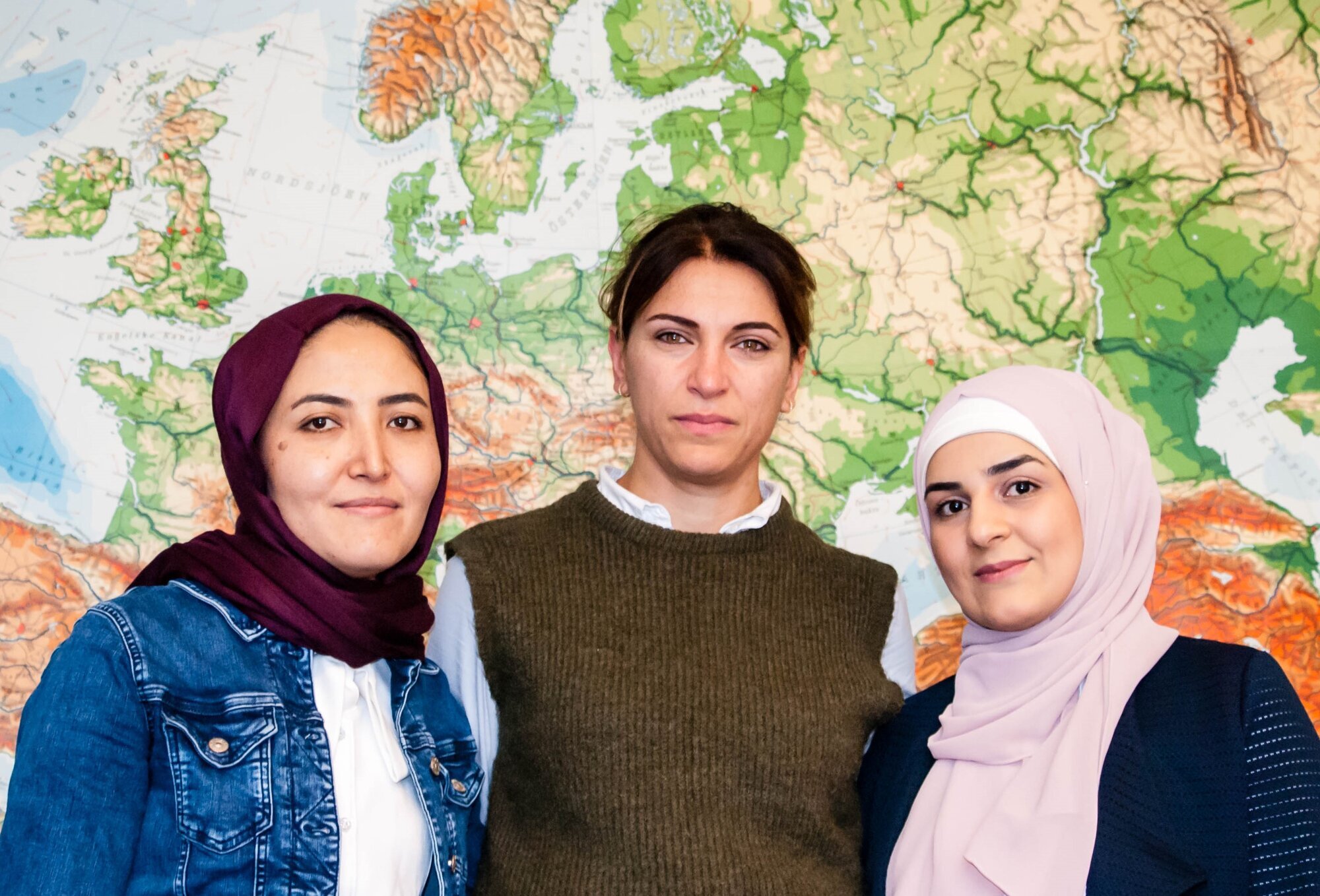 Sharifa Ehsani, Maisa Alfarra og Lames Naser har deltatt på akademisk språkkafé ved USN i Porsgrunn. Sharifa Ehsani, Maisa Alfarra og Lames Naser har deltatt på akademisk språkkafé ved USN i Porsgrunn.