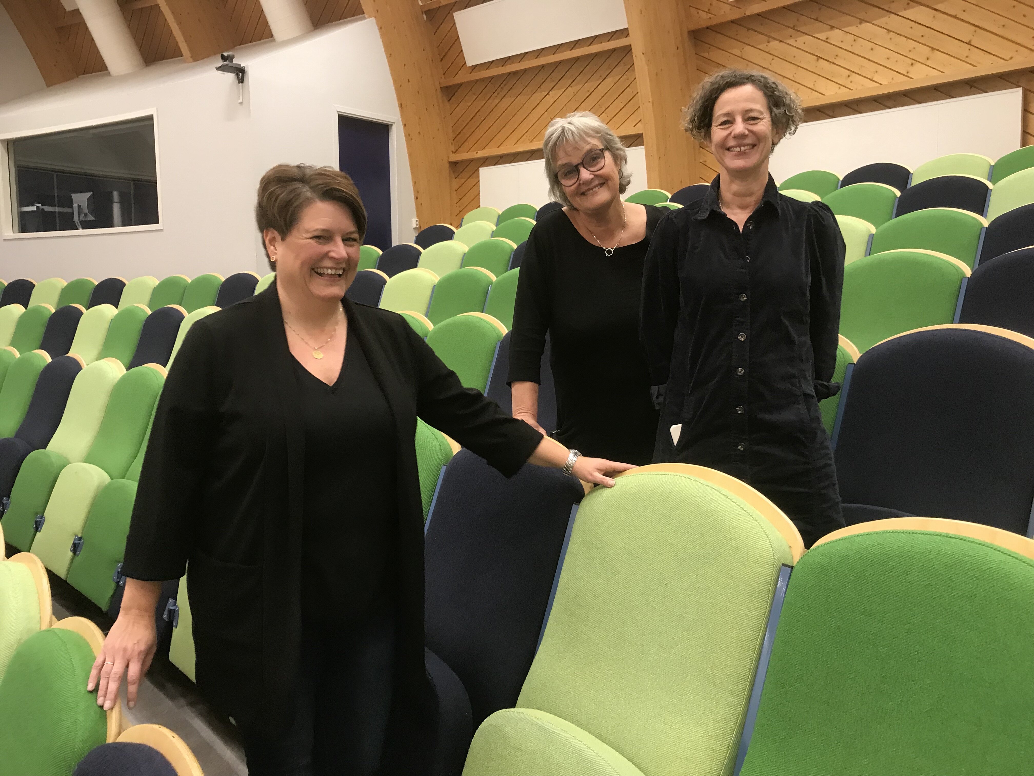 PhD-student Kristin Haugen, instituttleder Heidi Vifladt og nestleder forskning Aud Obstfelder ved NTNU i Gjøvik. PhD-student Kristin Haugen, instituttleder Heidi Vifladt og nestleder forskning Aud Obstfelder ved NTNU i Gjøvik.