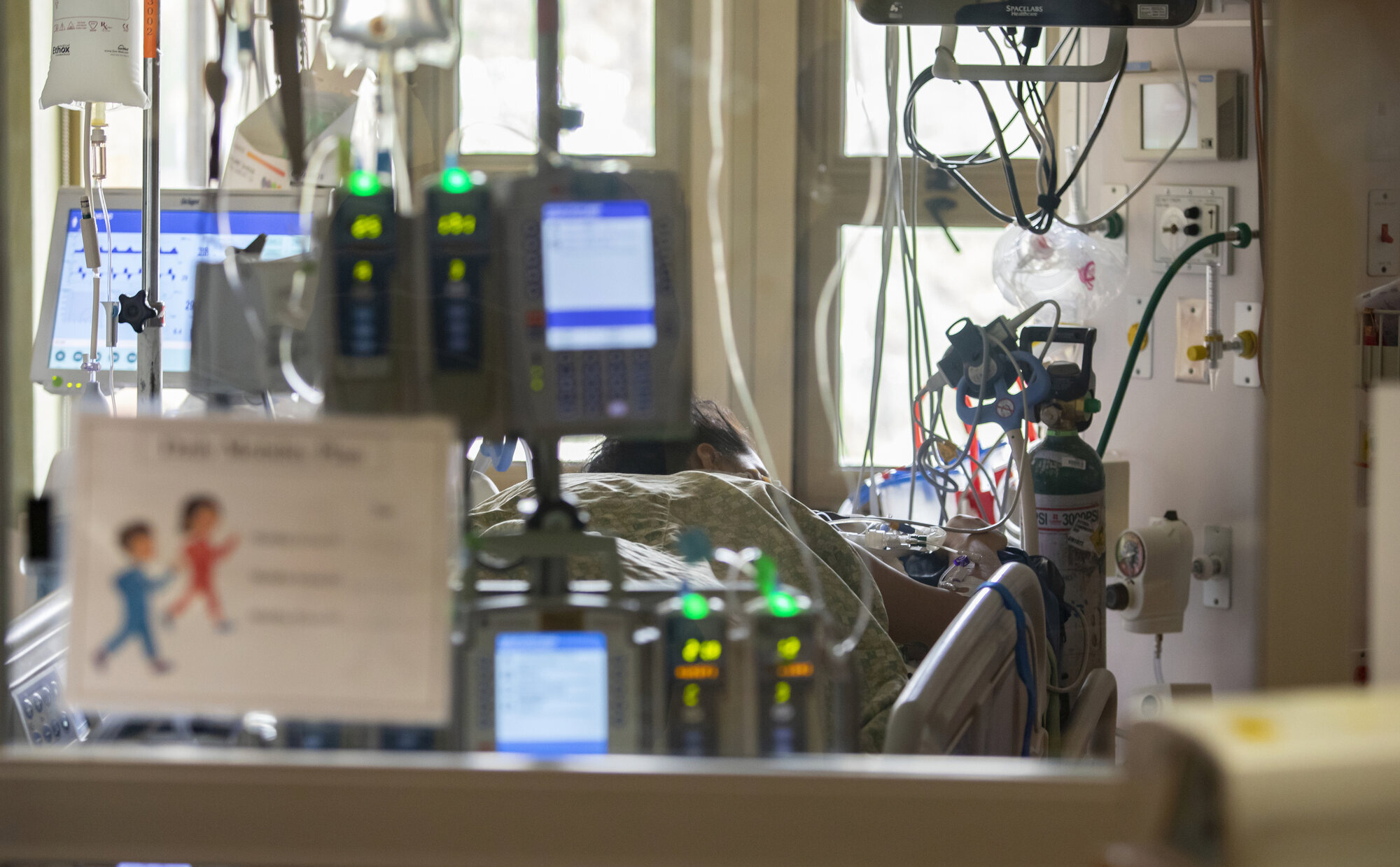 Intensivbehandling, intensiv Bildet viser en kvinne som får intensivbehandling.