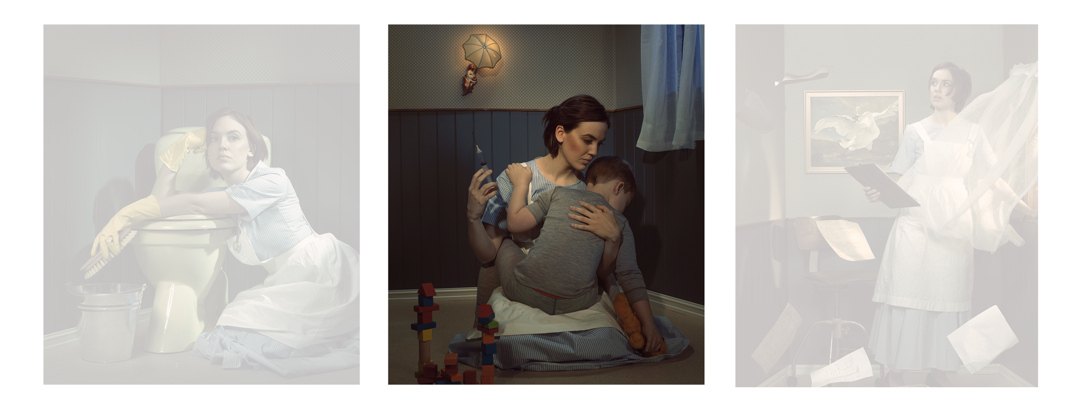 Fra fotoprosjektet «dag/natt Florence» av Bendiksen og de Wangen Bildet viser en sykepleier som sitter på gulvet med en liten gutt på fanget. Han lener seg inntil henne. Hun har en sprøyte i hånda og "gammeldags" sykepleieruniform