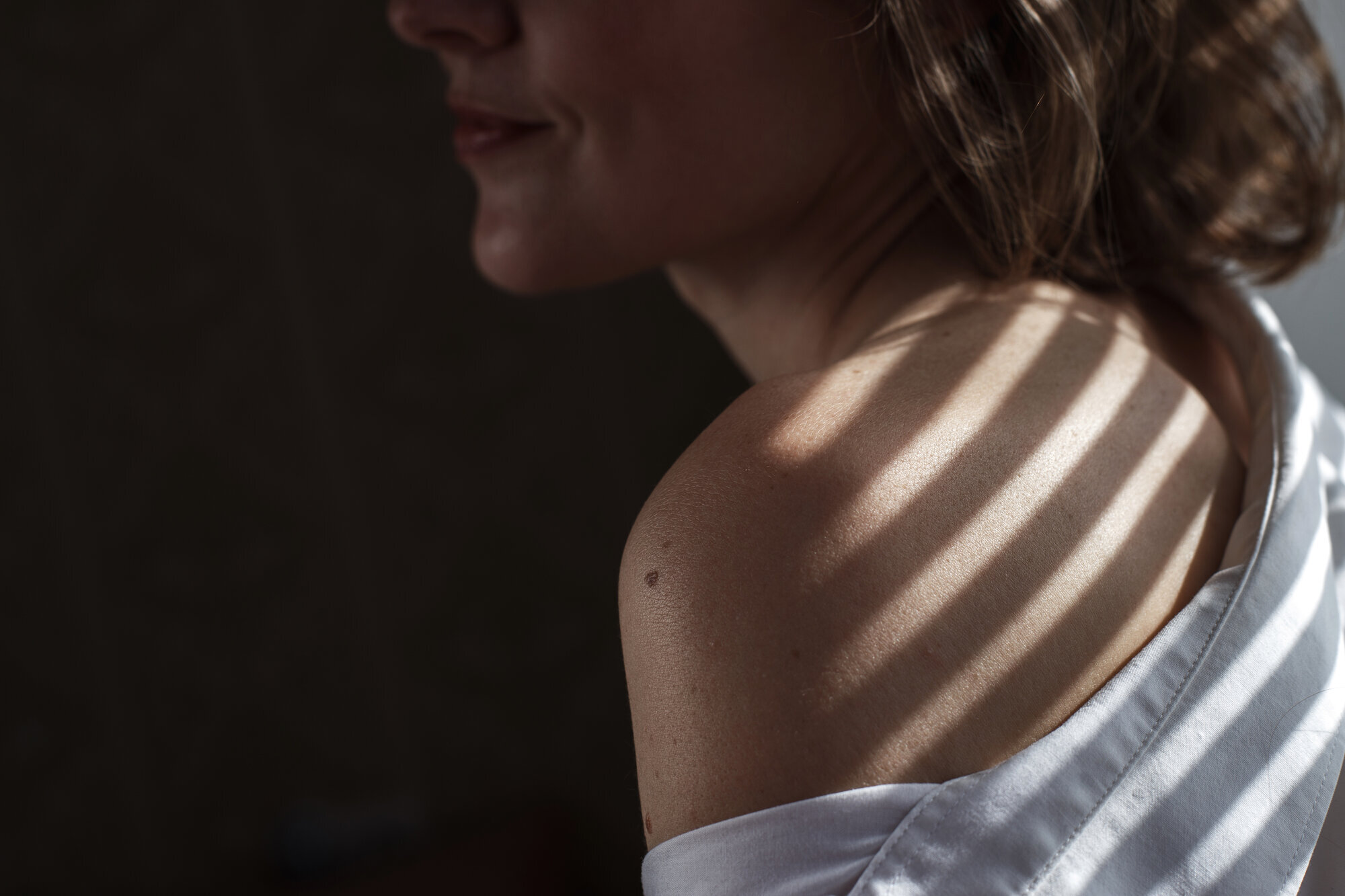 Kvinne med bar skulder Kvinne med bar skulder