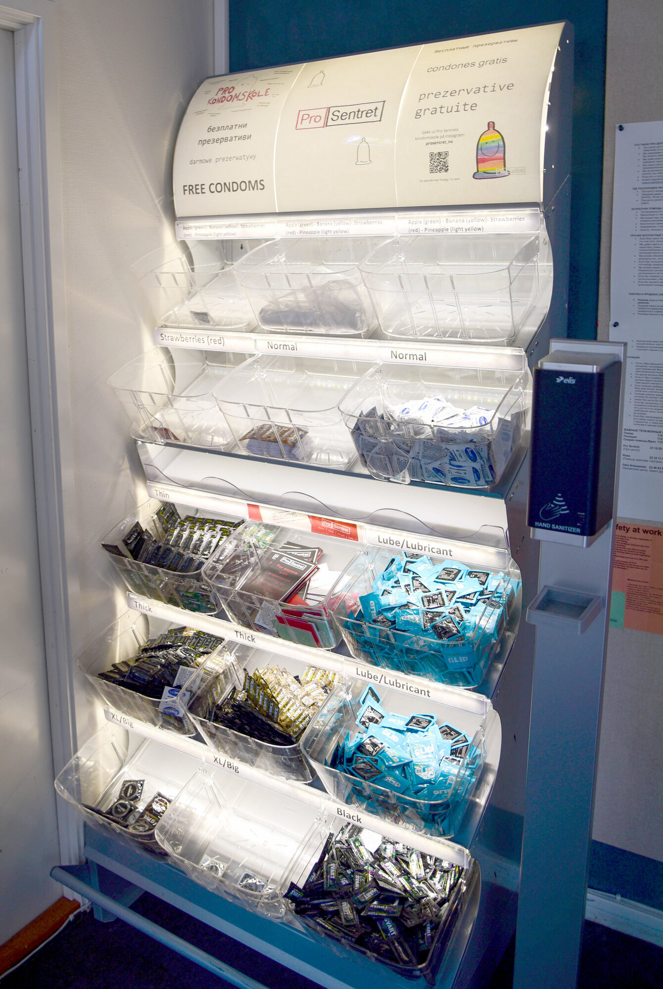 Smågodt stativ med kondomer.