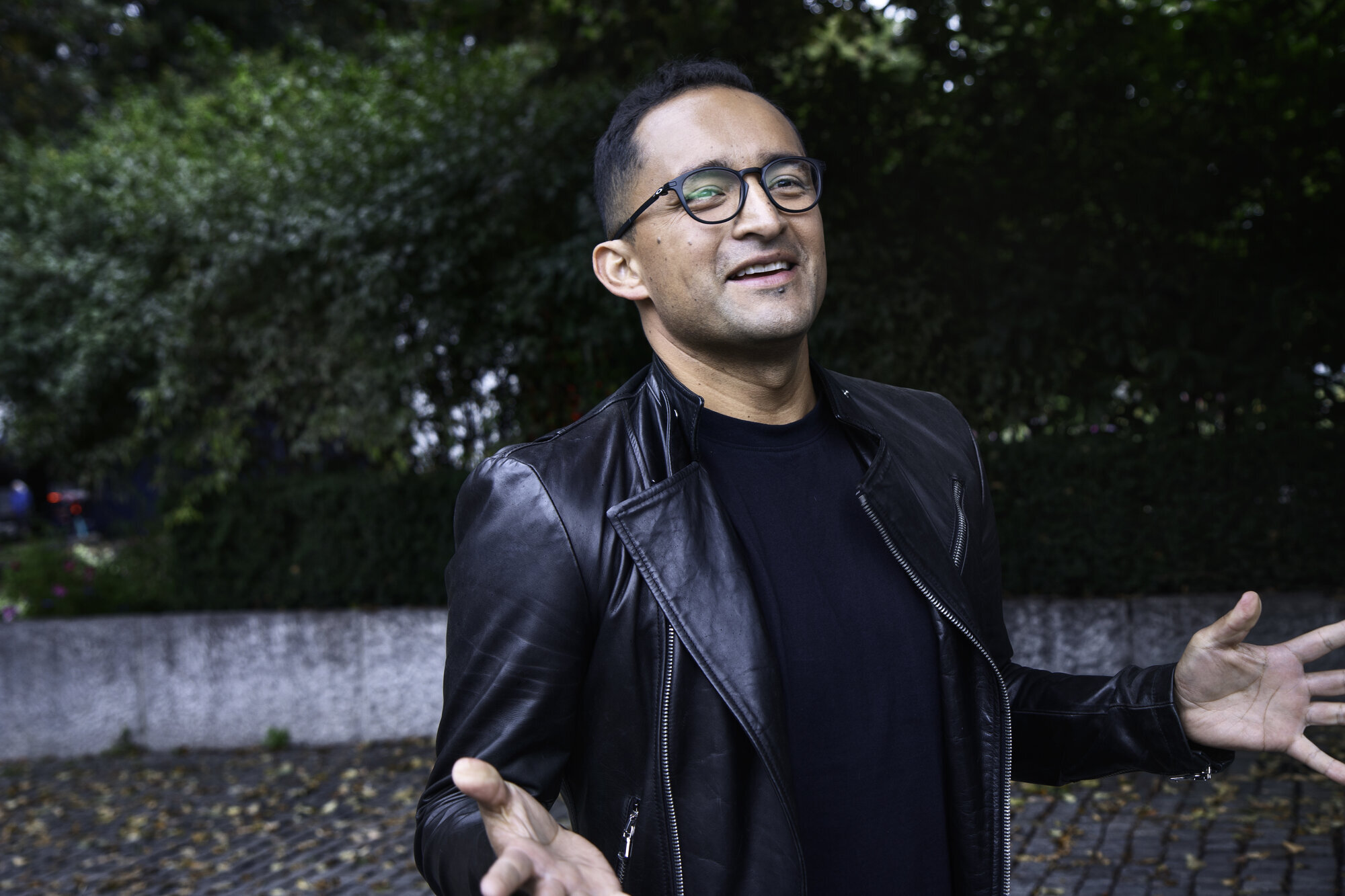 Audun Mo slår ut med hendene