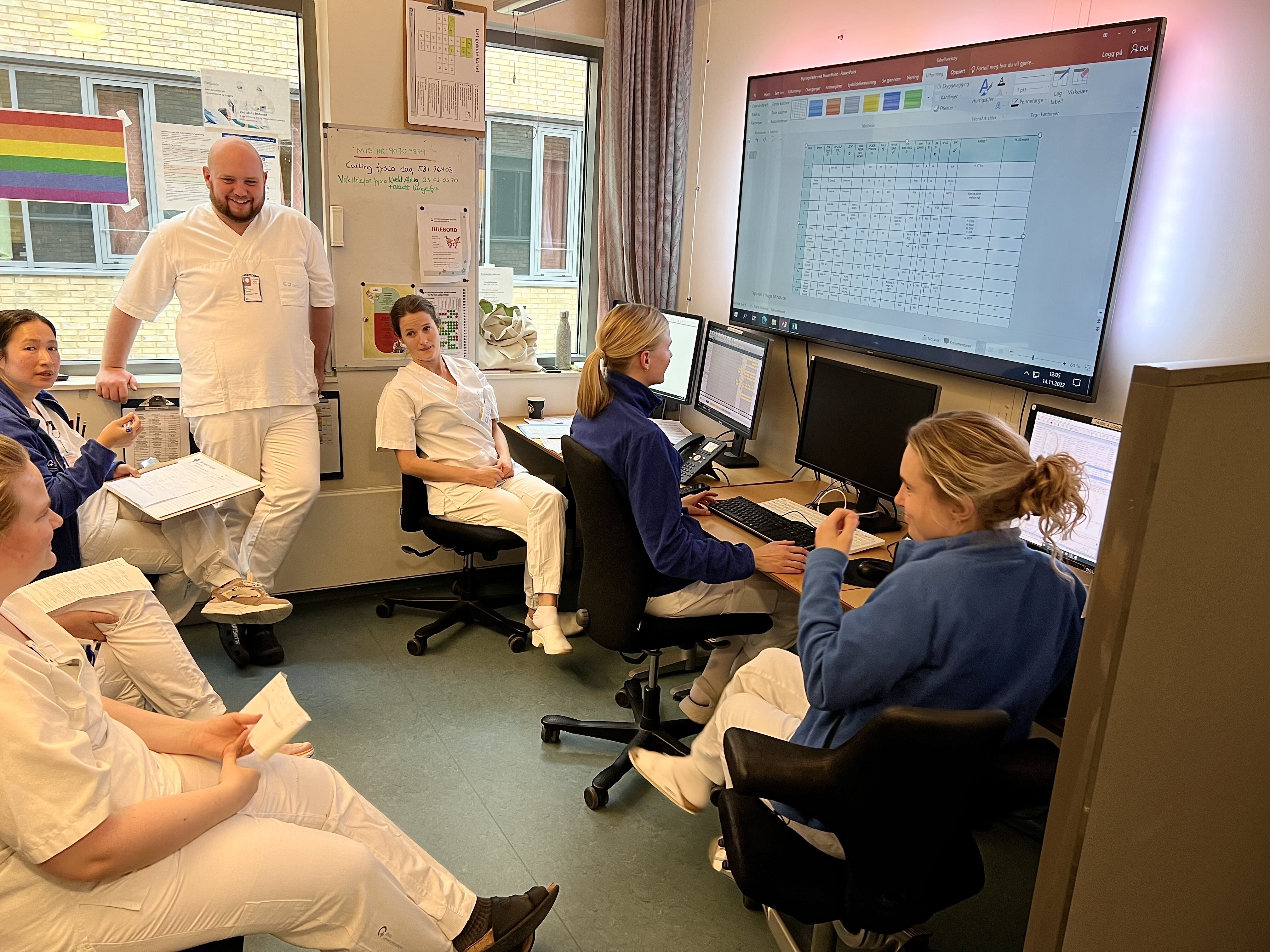 Antibiotikastyring Bildet viser Ove Bøe-Fjogstad på vaktrommet.