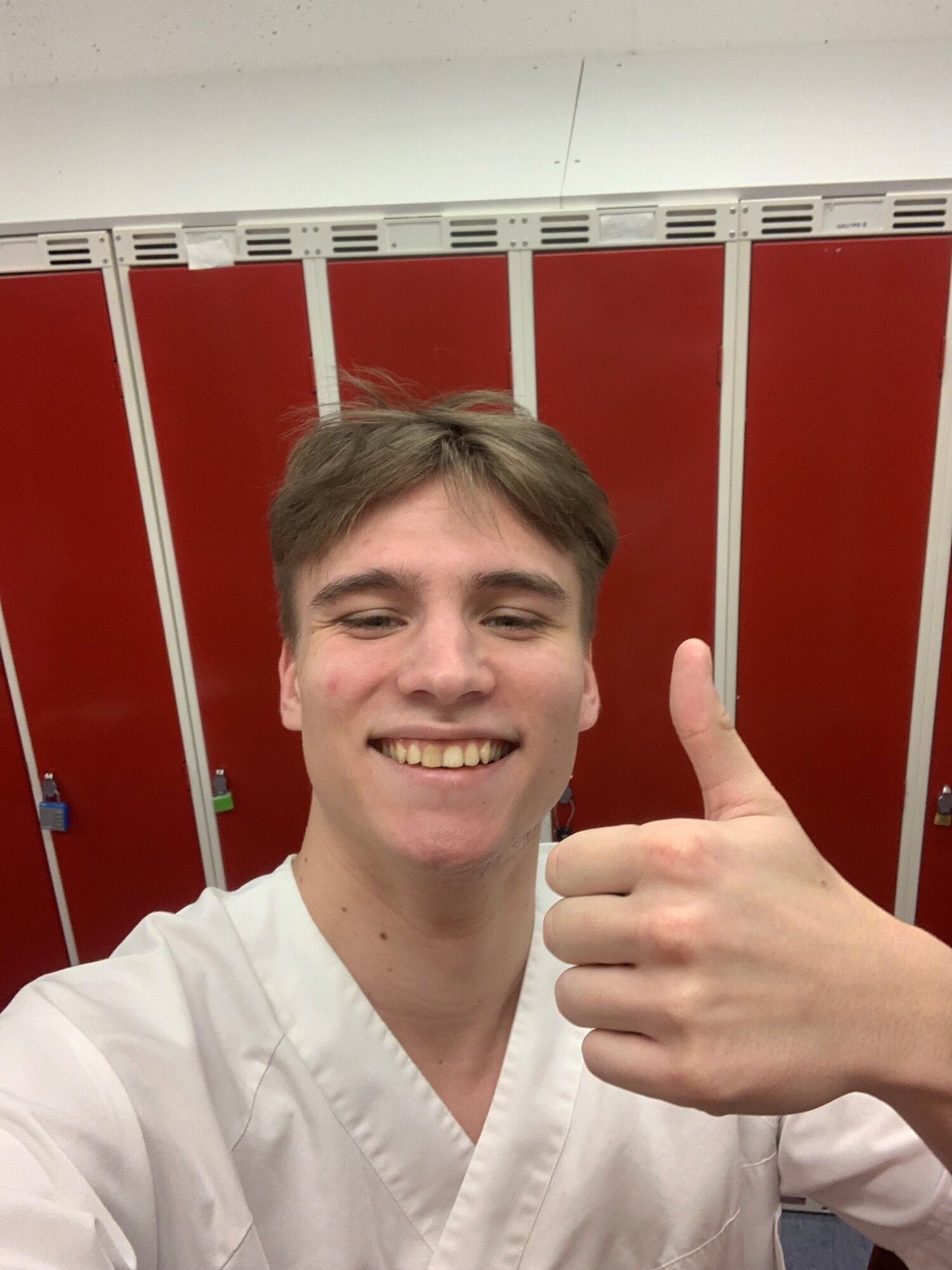 Henrik Ellestad. Sykepleierstudent i sin første praksis Henrik Ellestad. Sykepleierstudent i sin første praksis