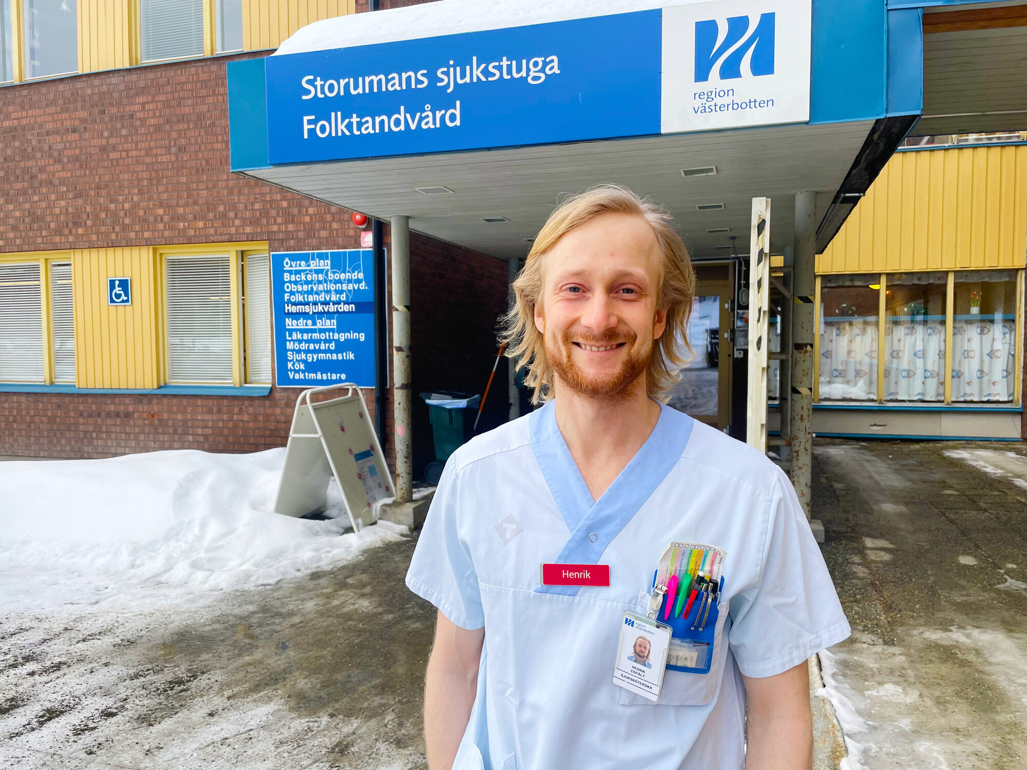 Henrik er sykepleier på minisykehuset i Storuman i Sverige