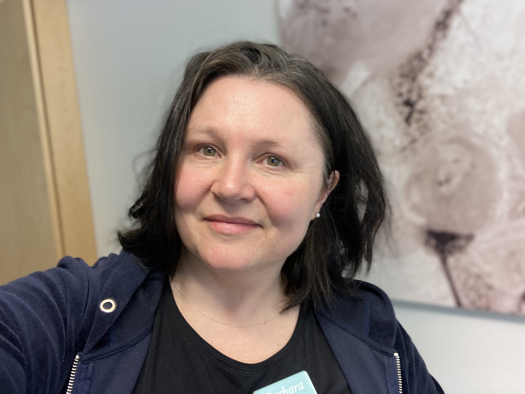 Bildet viser en selfie av sykepleier Barbara Wendelbo