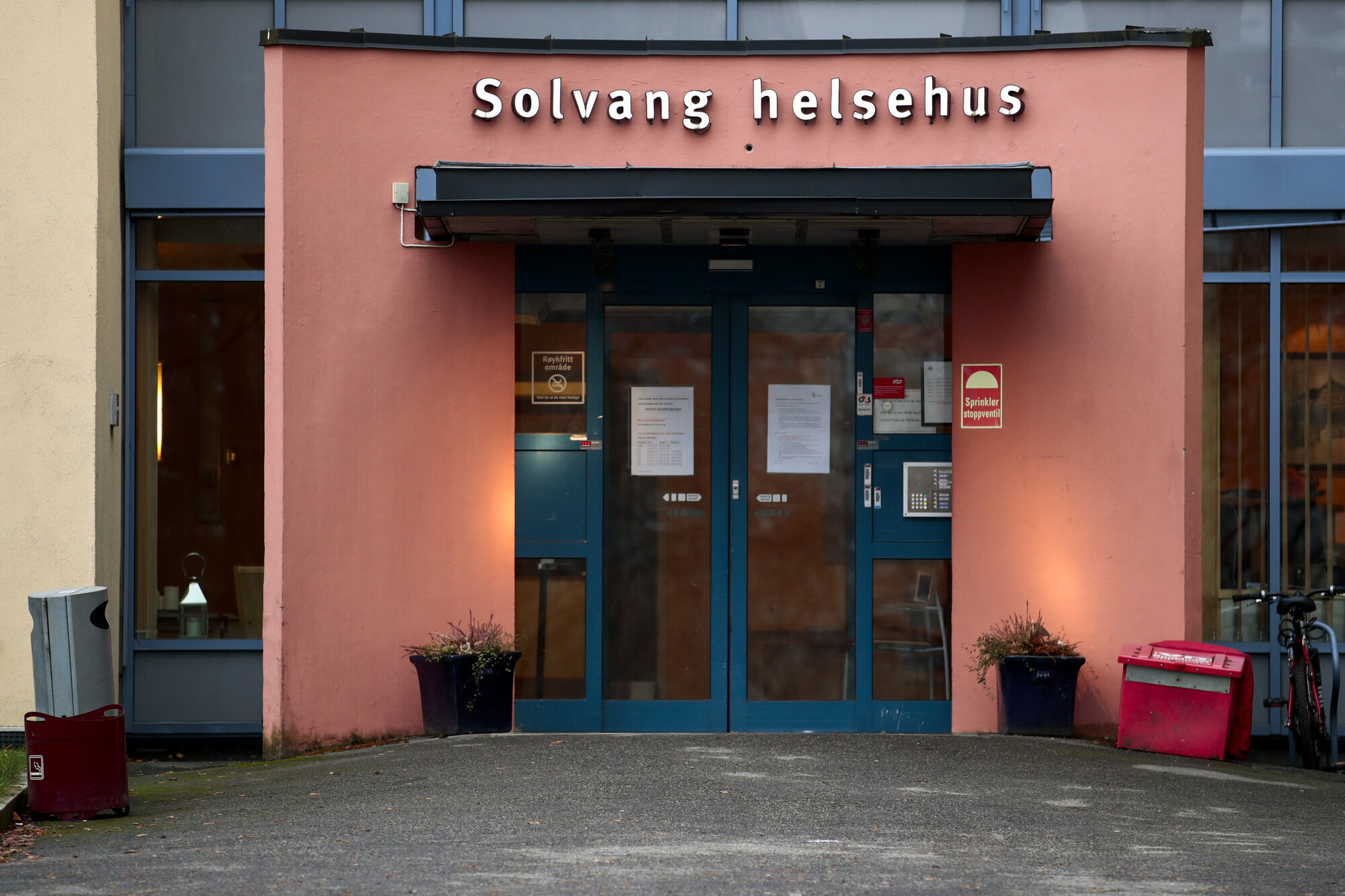 Bildet viser inngangspartiet ved Solvang helsehus Bildet viser inngangspartiet ved Solvang helsehus