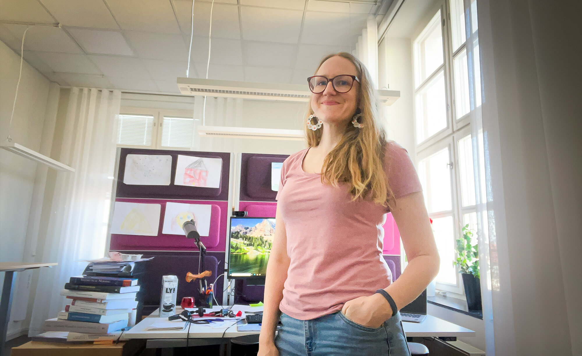 Åsa Hedlund på jobben Bildet viser Åsa Hedlund på jobben