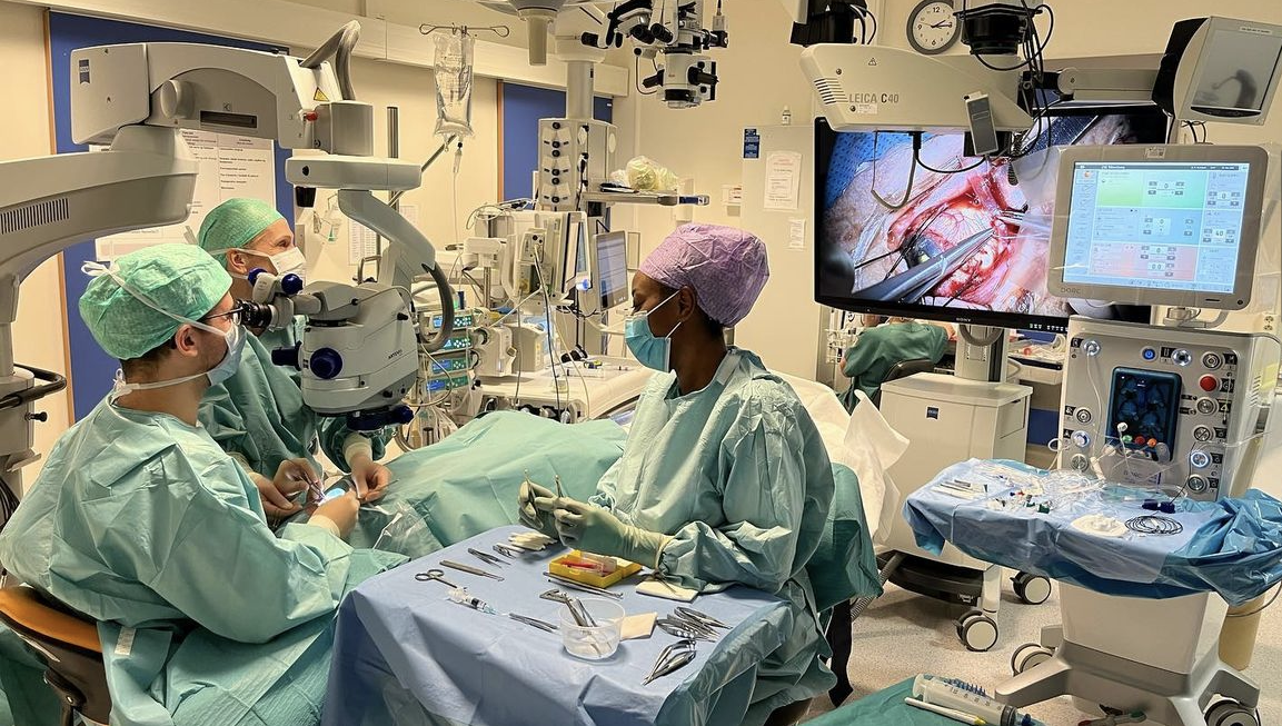 Operasjon, netthinne Bildet viser en netthinneoperasjon.