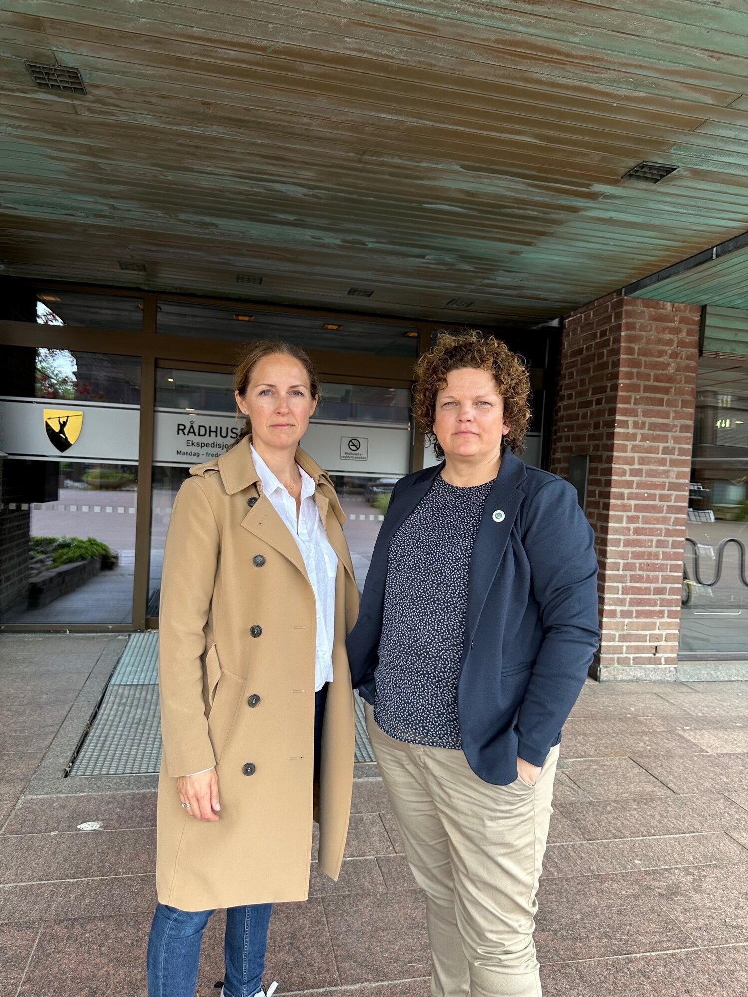 NSFs hovedtillitsvalgt Eileen Monk Berge sammen med NSFs Fylkesleder i NSF Vestfold og Telemark, Margareth Horn Bilde viser NSFs hovedtillitsvalgt Eileen Monk Berge sammen med NSFs Fylkesleder i NSF Vestfold og Telemark, Margareth Horn,