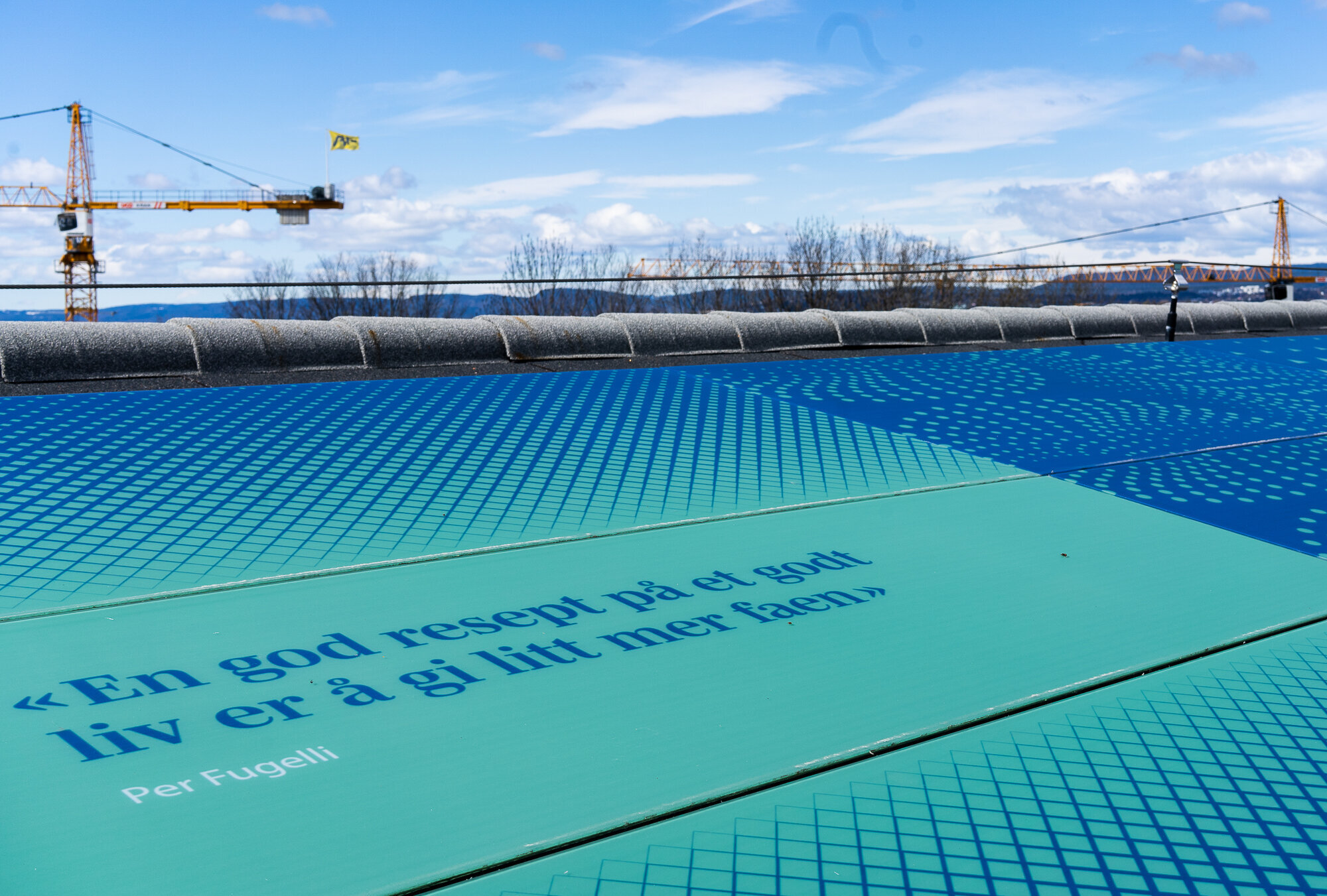 solcellepanel med sitat bilde viser solcellepanel med sitat