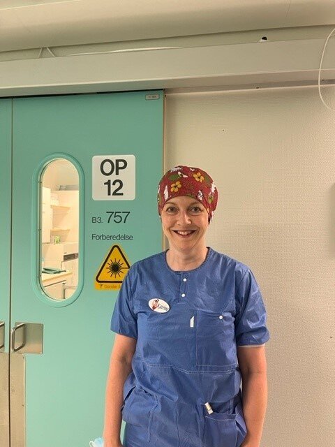 Bildet viser Kleiven på jobb med egenprodusert operasjonslue Bildet viser Kleiven på jobb med egenprodusert operasjonslue