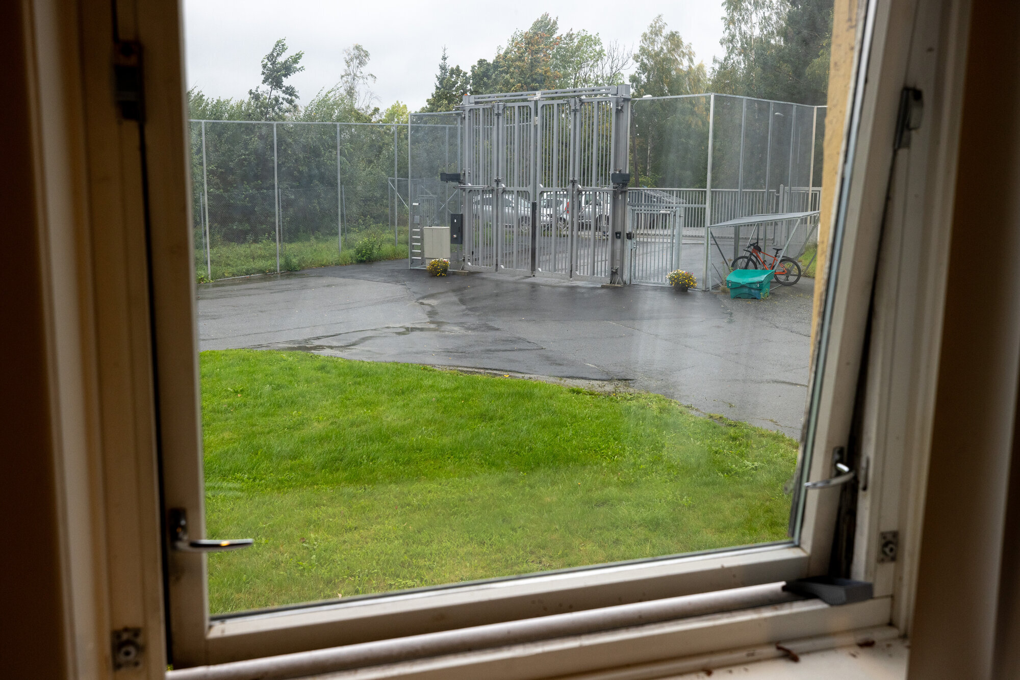 Bildet viser utsikten fra et av vinduene ved sikkerhetsavdelingen på Dikemark Bildet viser utsikten fra et av vinduene ved sikkerhetsavdelingen på Dikemark