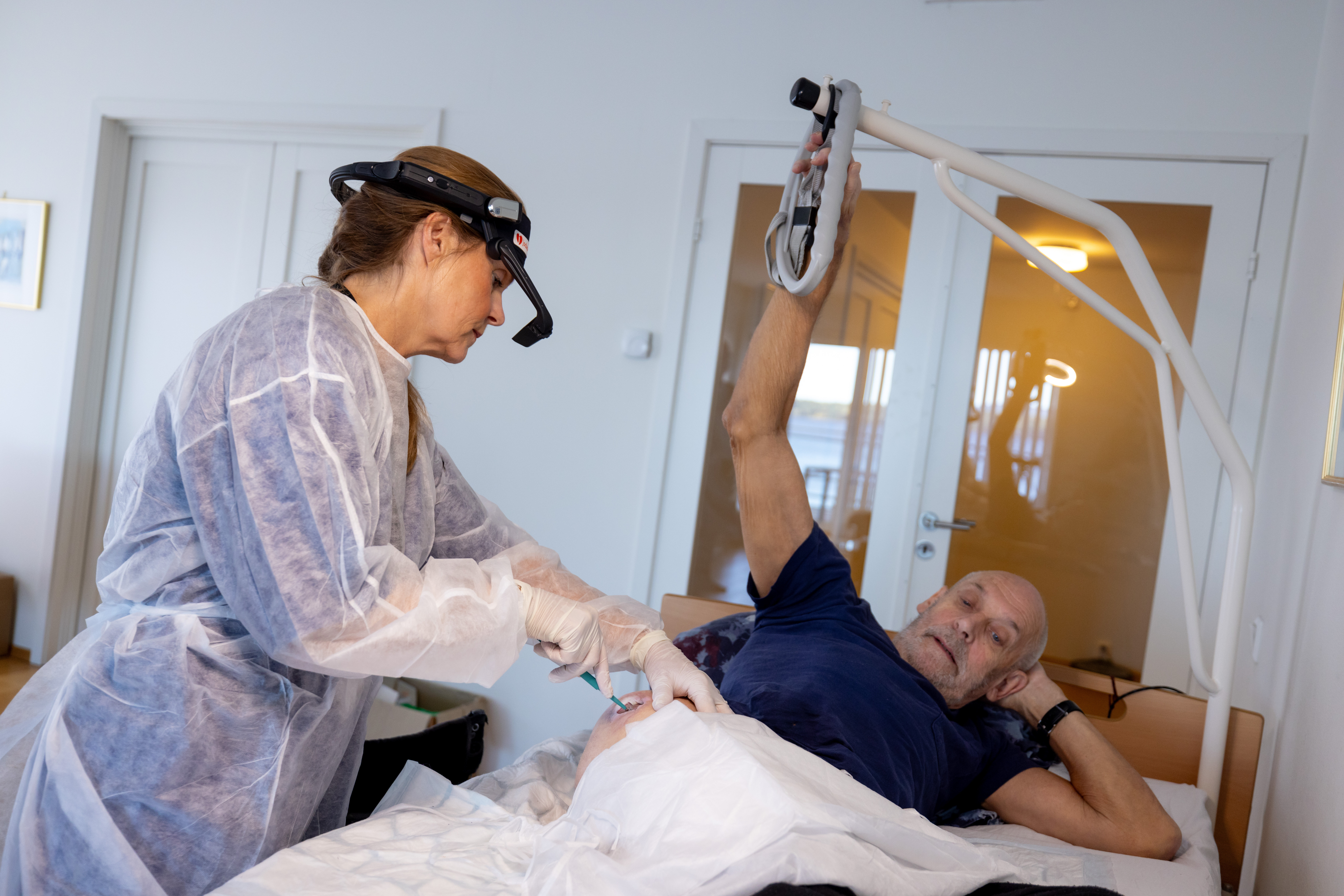 Rikke Rolstad steller såret til Arild Gjerstad Rikke Rolstad steller såret til Arild Gjerstad