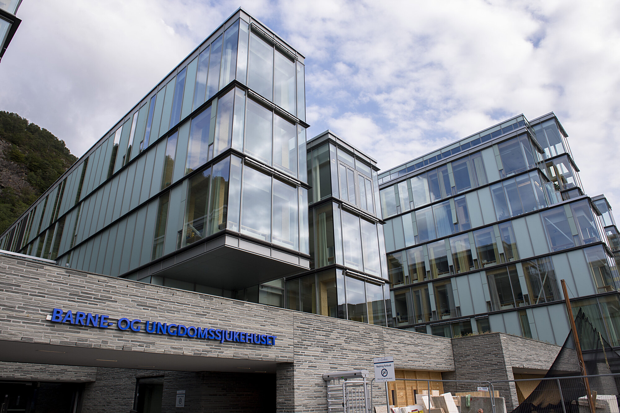Bildet viser det nye Barne-og Ungdomssjukehuset ved Haukeland universitetsjukehus. Bildet viser det nye Barne-og Ungdomssjukehuset ved Haukeland universitetsjukehus.