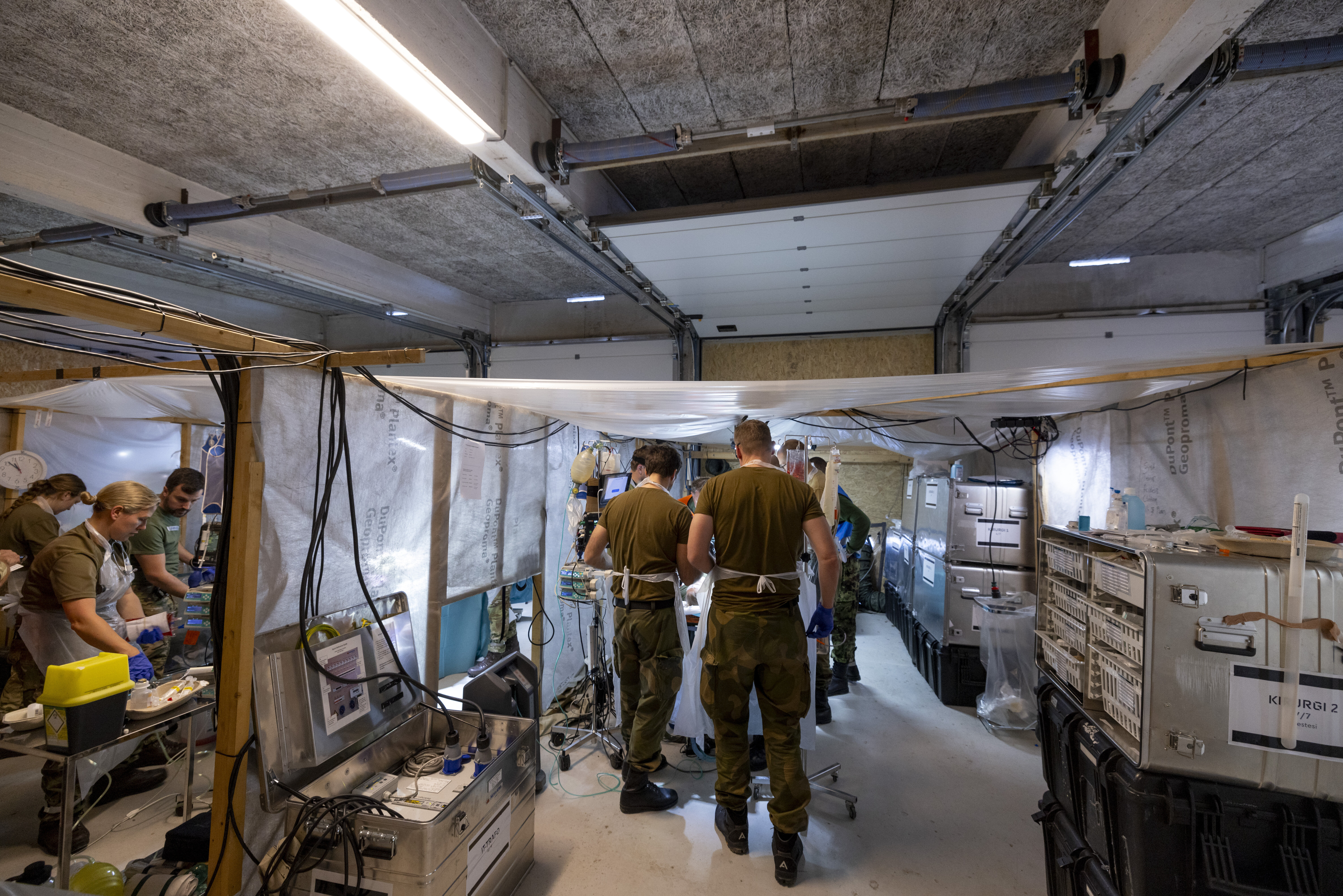 Øvelse, feltsykehus Bildet viser operasjonsstuer på et feltsykehus.