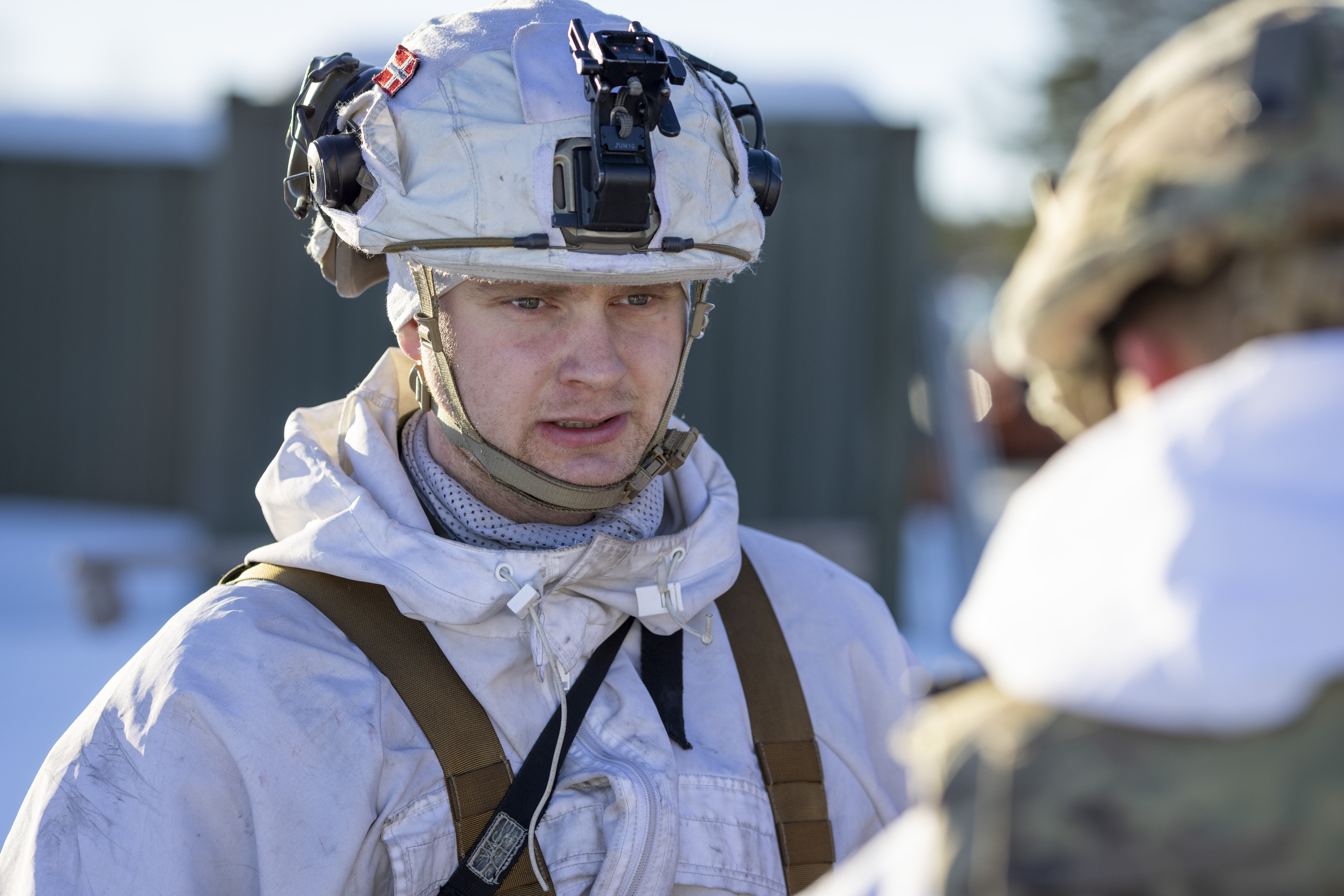 Øvelse, feltsykehus Bildet viser medic ute på skadested.