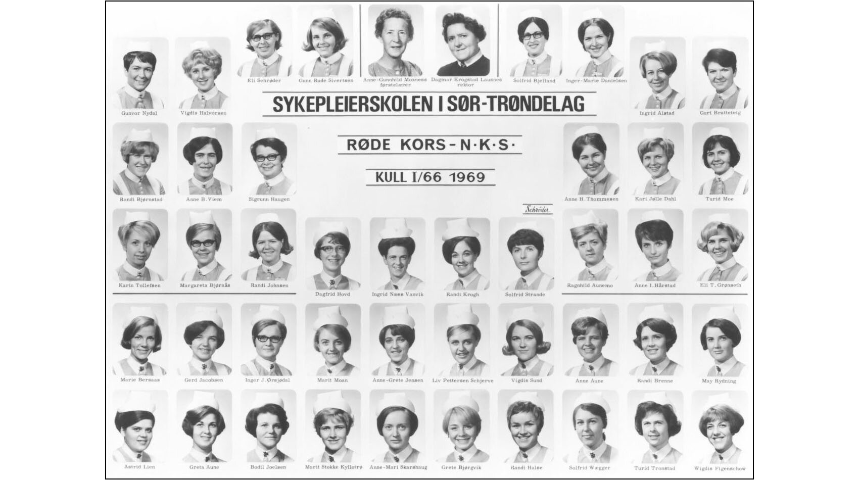 Klassebilde Sør-Trøndelag sykepleierskole 1969 Klassebilde Sør-Trøndelag sykepleierskole 1969