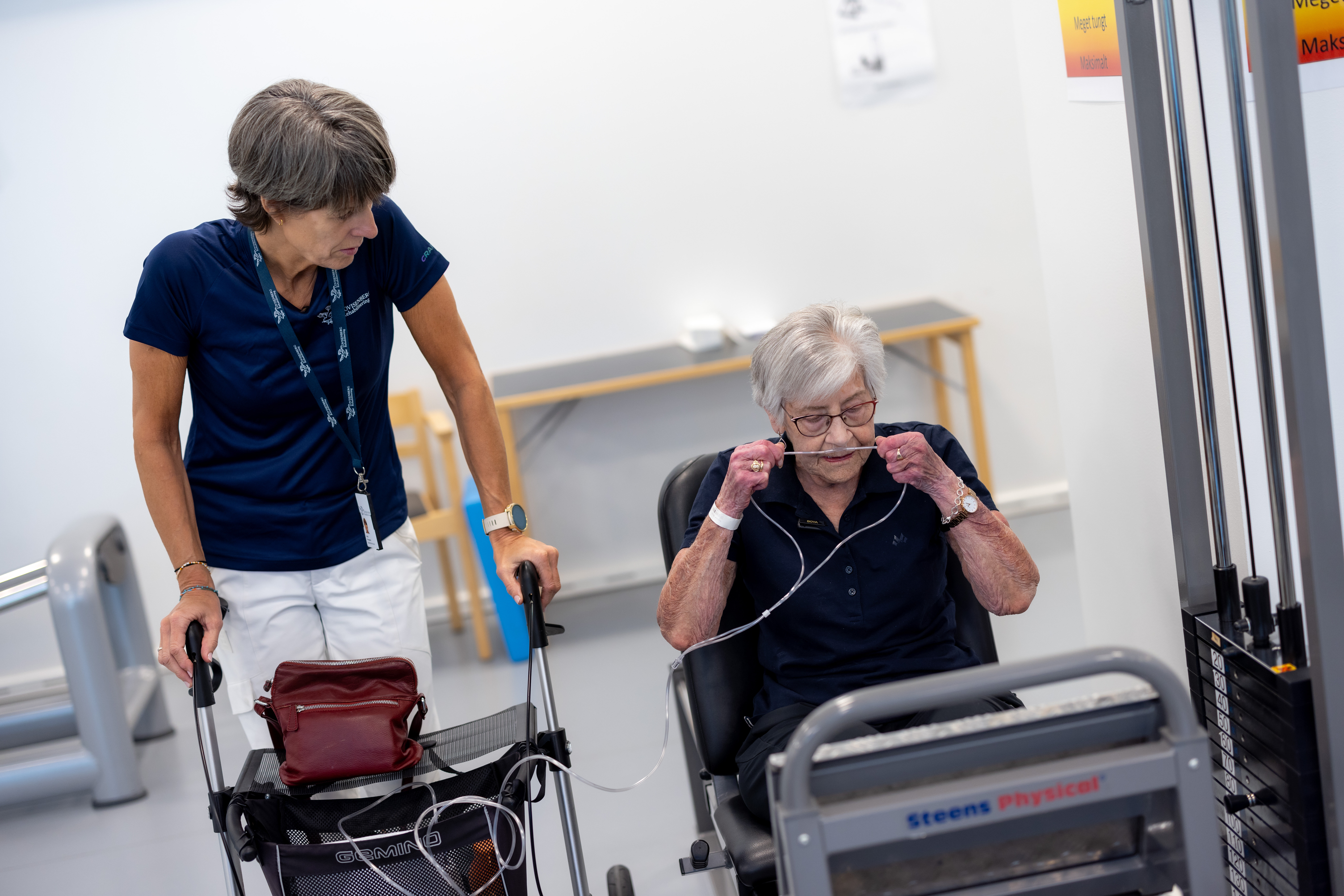 Spesialfysioterapeut Anita Grongstad og pasient Kristi Sommer Bildet viser spesialfysioterapeut Anita Grongstad og pasient Kristi Sommer