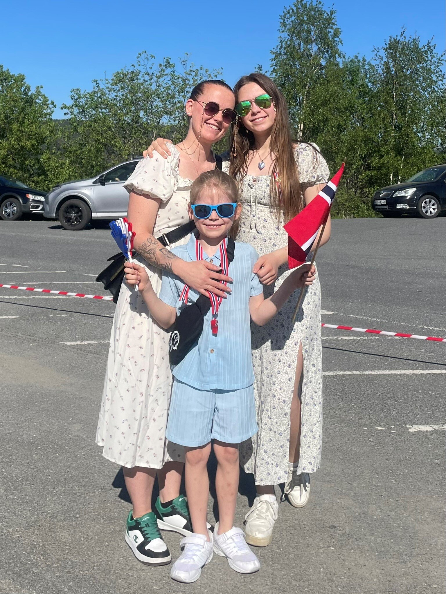 Bildet viser Linda Kristengård sammen med sine to barn Bildet viser Linda Kristengård sammen med sine to barn