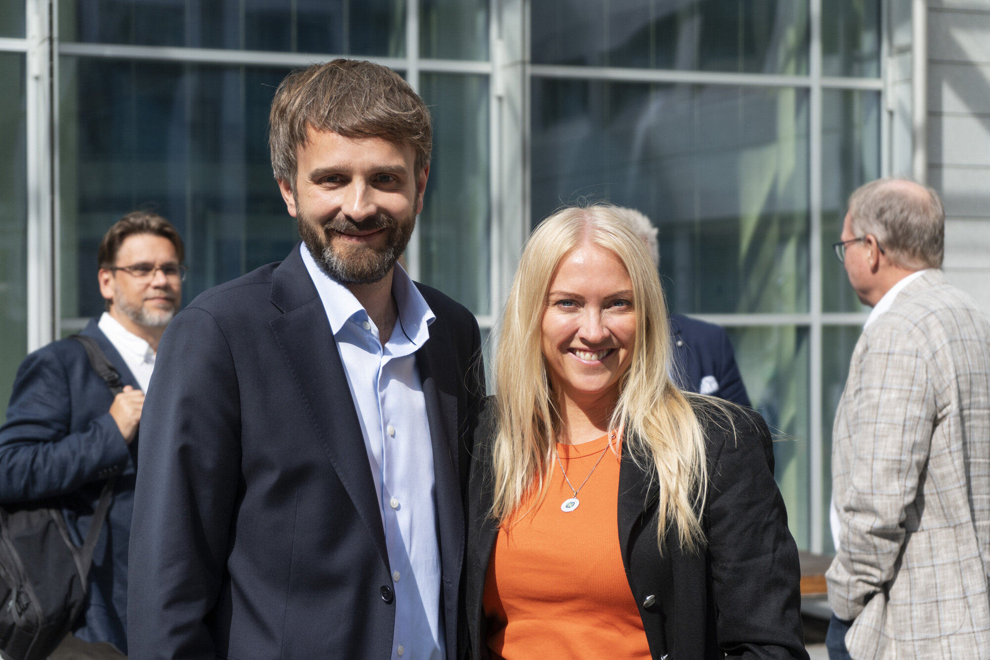 Bildet viser helseminister Jan Christian Vestre og NSFs forbundsleder, Lill Sverresdatter Larsen Bildet viser helseminister Jan Christian Vestre og NSFs forbundsleder, Lill Sverresdatter Larsen