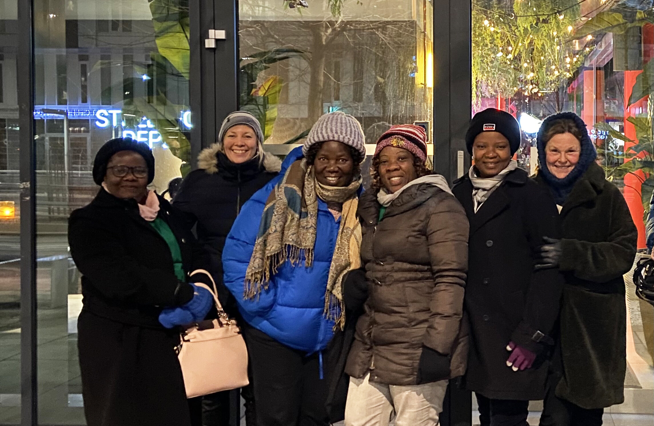 Bildet viser lærere fra Universitetet i Mzuzu sammen med lærere fra VID vitenskapelige høgskole under et besøk i Oslo.