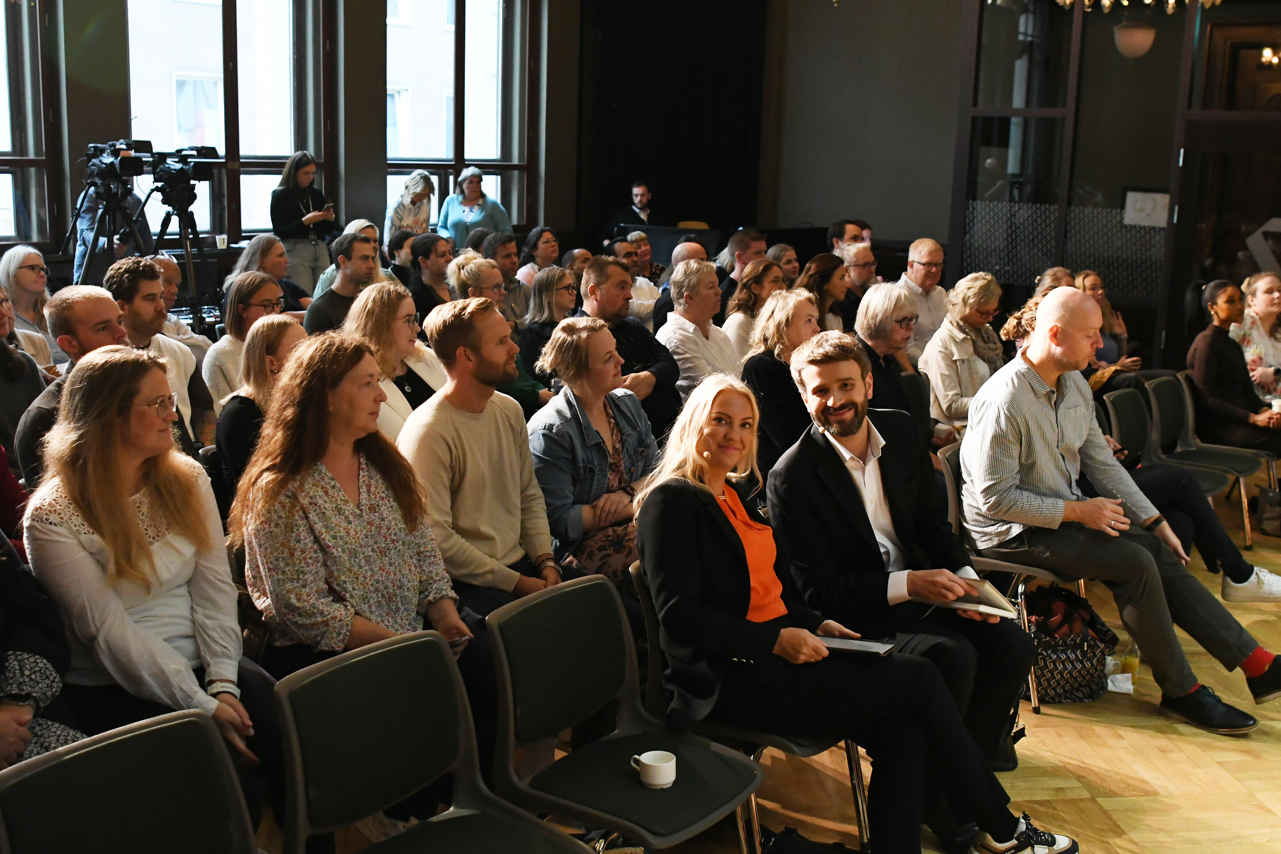 Bildet viser Larsen og Vestre på meldemsmøte Bildet viser Larsen og Vestre på meldemsmøte