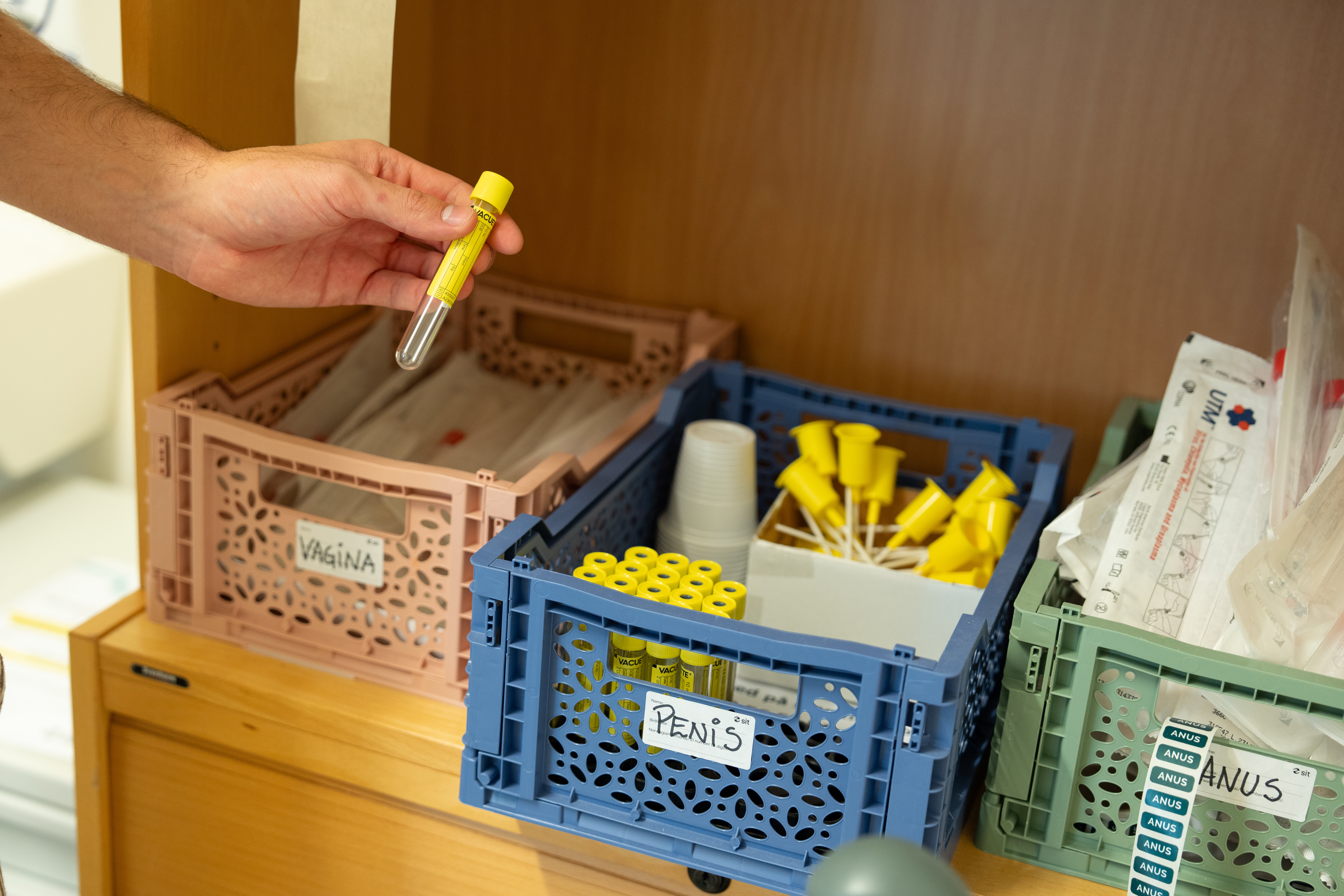 Prøvetakingsutstyr Bildet viser prøvetakingsutstyr inne på toalett.