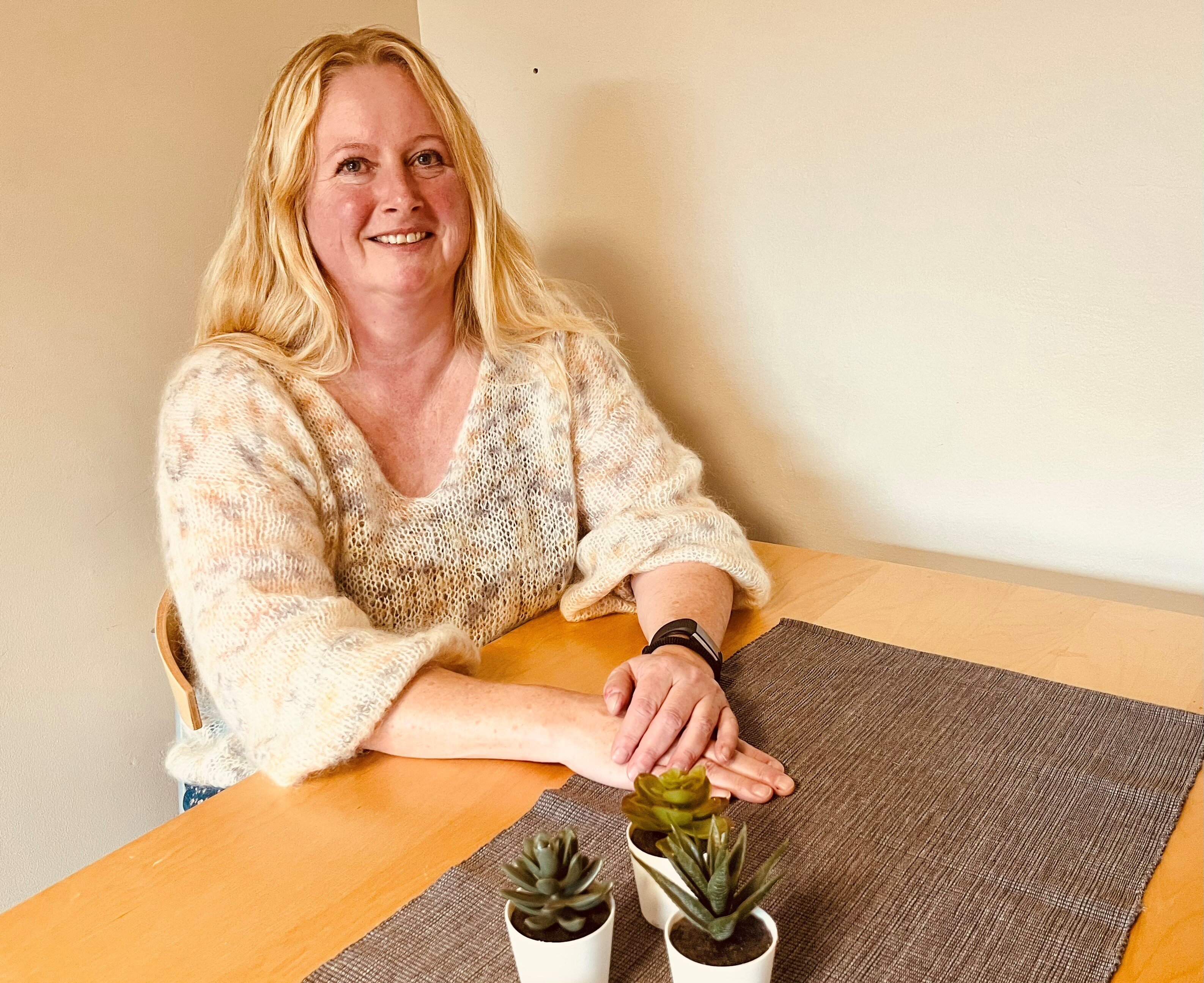 Bildet viser demenskoordinator i Sør-Odal kommune, Elin Østhaug Bildet viser demenskoordinator i Sør-Odal kommune, Elin Østhaug