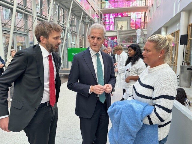 Helse- og omsorgsminister Jan Christian Vestre og statsminister Jonas Gahr Støre Bildet viser helse- og omsorgsminister Jan Christian Vestre og statsminister Jonas Gahr Støre