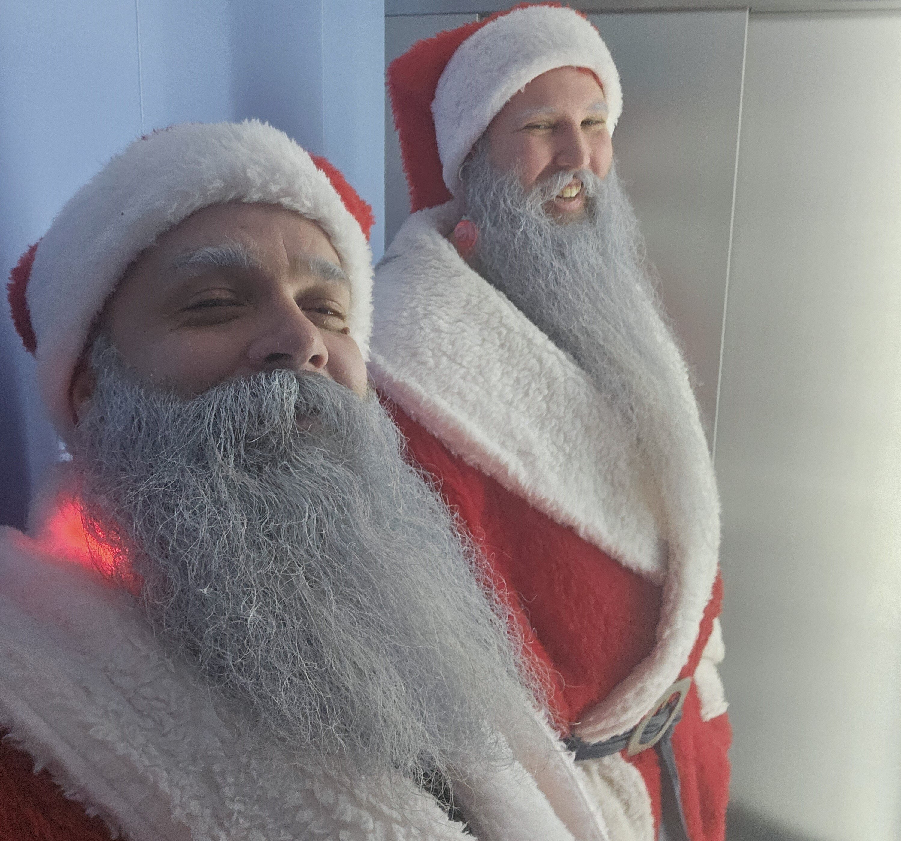 To fornøyde skjeggnisser