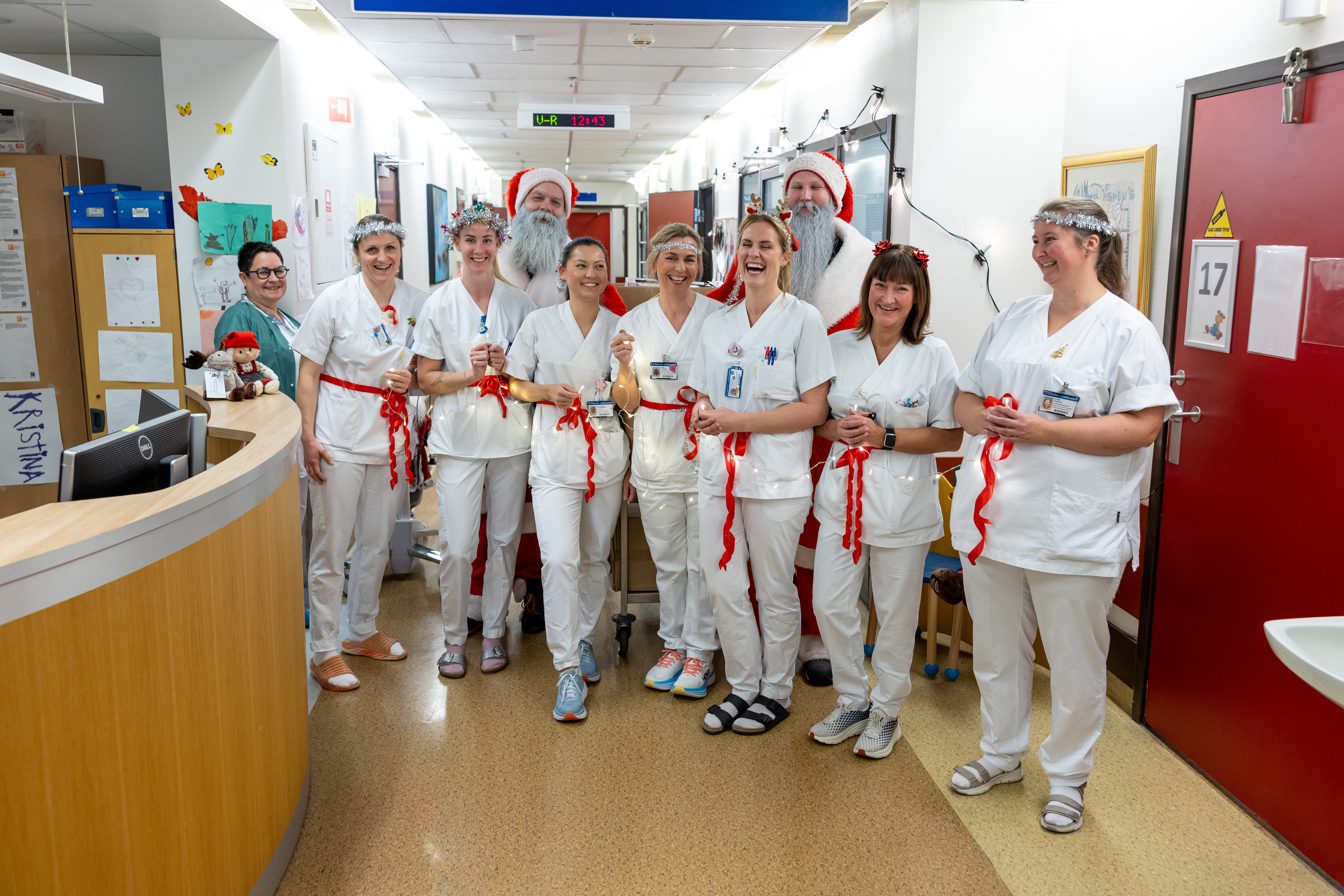 Bilde viser Luciagjeng: Turi Nestegård, Ine Sværi, Anne Marie Stranabråten, Linda Torkildsen, Karoline Heimdal, Wenche Wang, Anette Aannestad Oseberg og skjggnissene Ove Lunde Skjeggmann og Kristoffer Ness Brauti. Bilde viser Luciagjeng: Turi Nestegård, Ine Sværi, Anne Marie Stranabråten, Linda Torkildsen, Karoline Heimdal, Wenche Wang, Anette Aannestad Oseberg og skjggnissene Ove Lunde Skjeggmann og Kristoffer Ness Brauti.