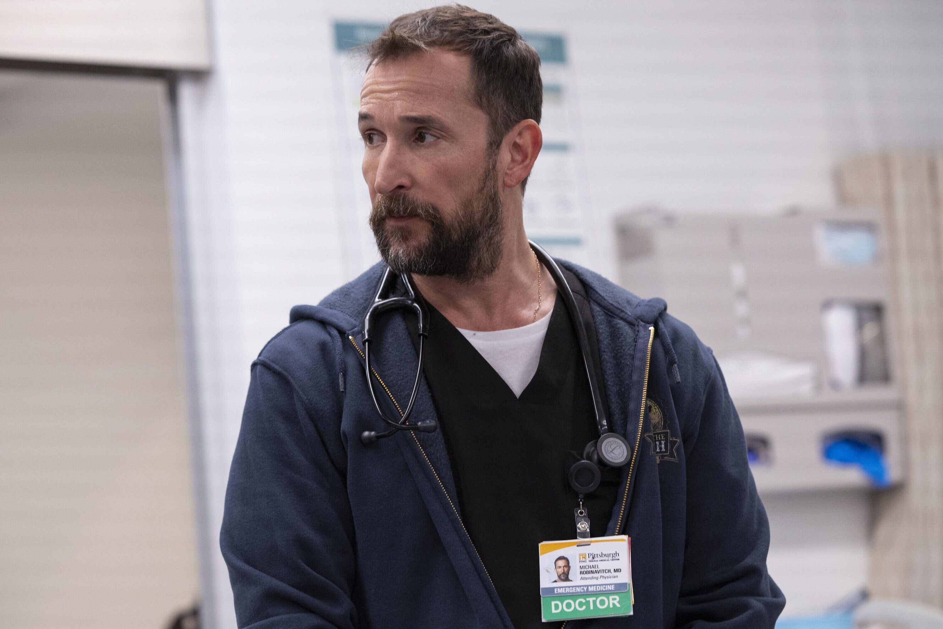 Noah Wyle, The Pitt Bildet viser Noah Wyle i rollen som Michael Robinavitch.