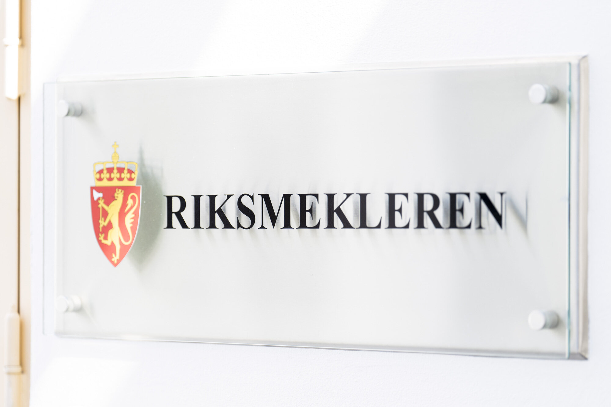bilde av skiltet til riksmekleren