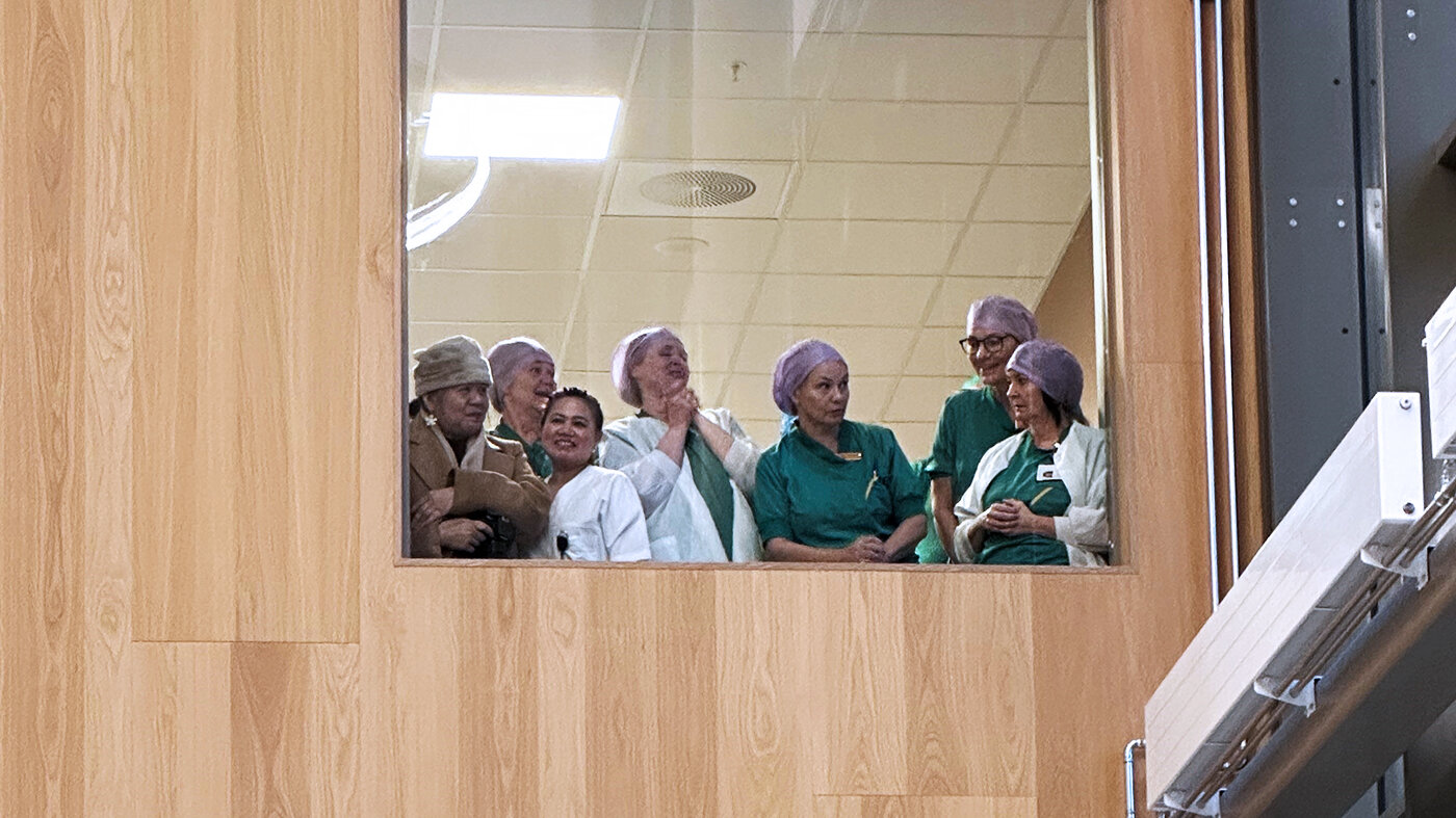 Ansatte på poliklinikken ved NHS Bildet viser ansatte på poliklinikken ved NHS