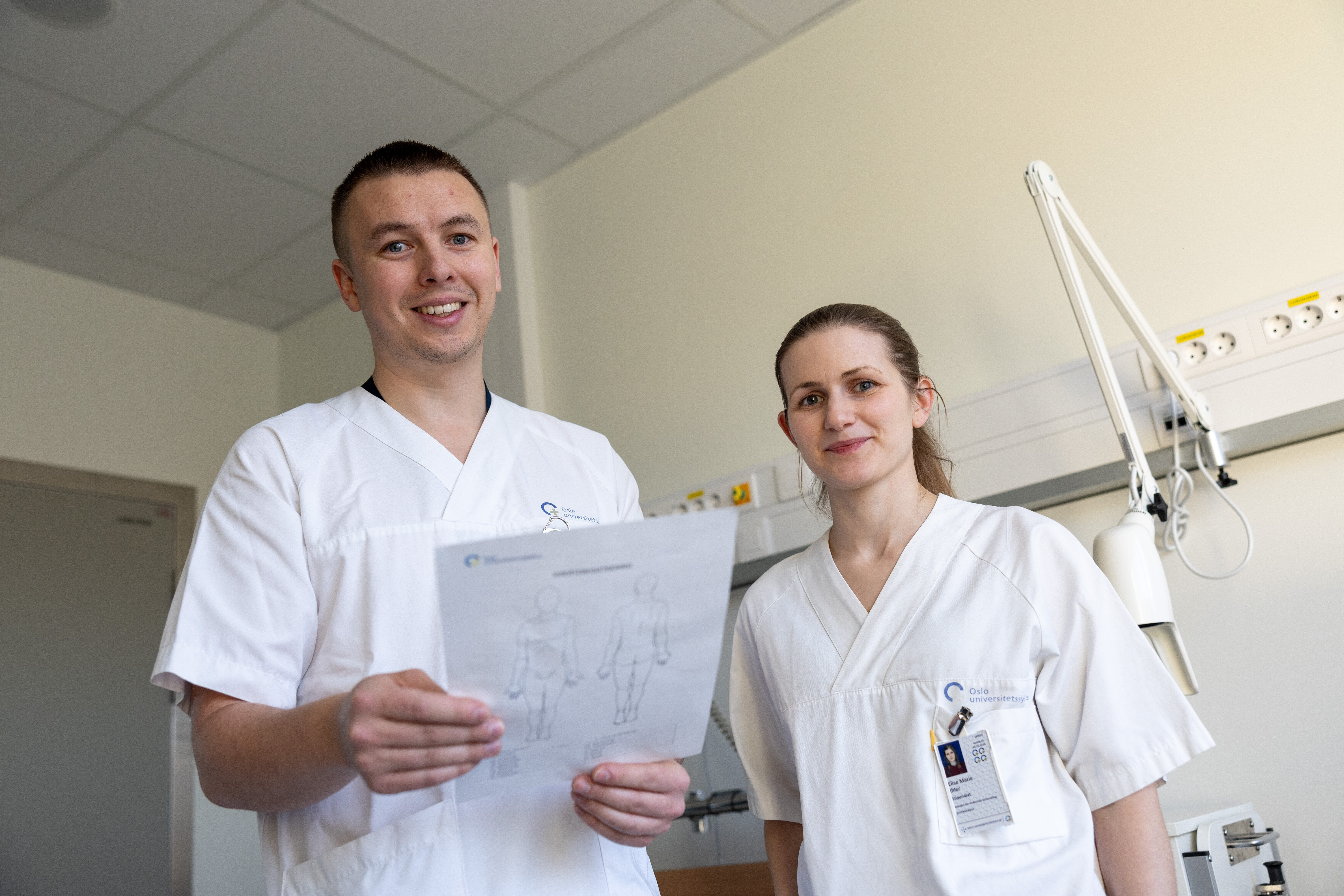 Elias David Lundereng og Elise M. Ihler ved lindrende avdeling på Rikshospitalet Bildet viser Elias David Lundereng og Elise M. Ihler ved lindrende avdeling på Rikshospitalet