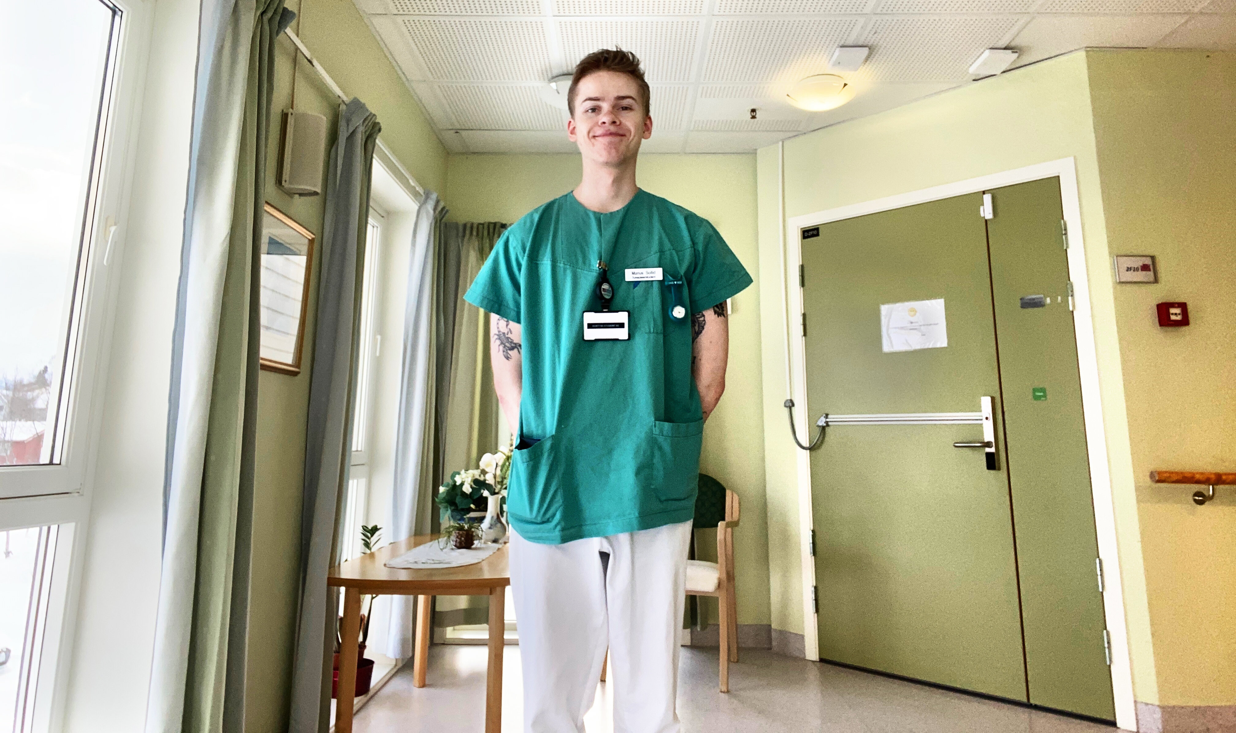 Bildet viser sykepleierstudent Marius Sollid