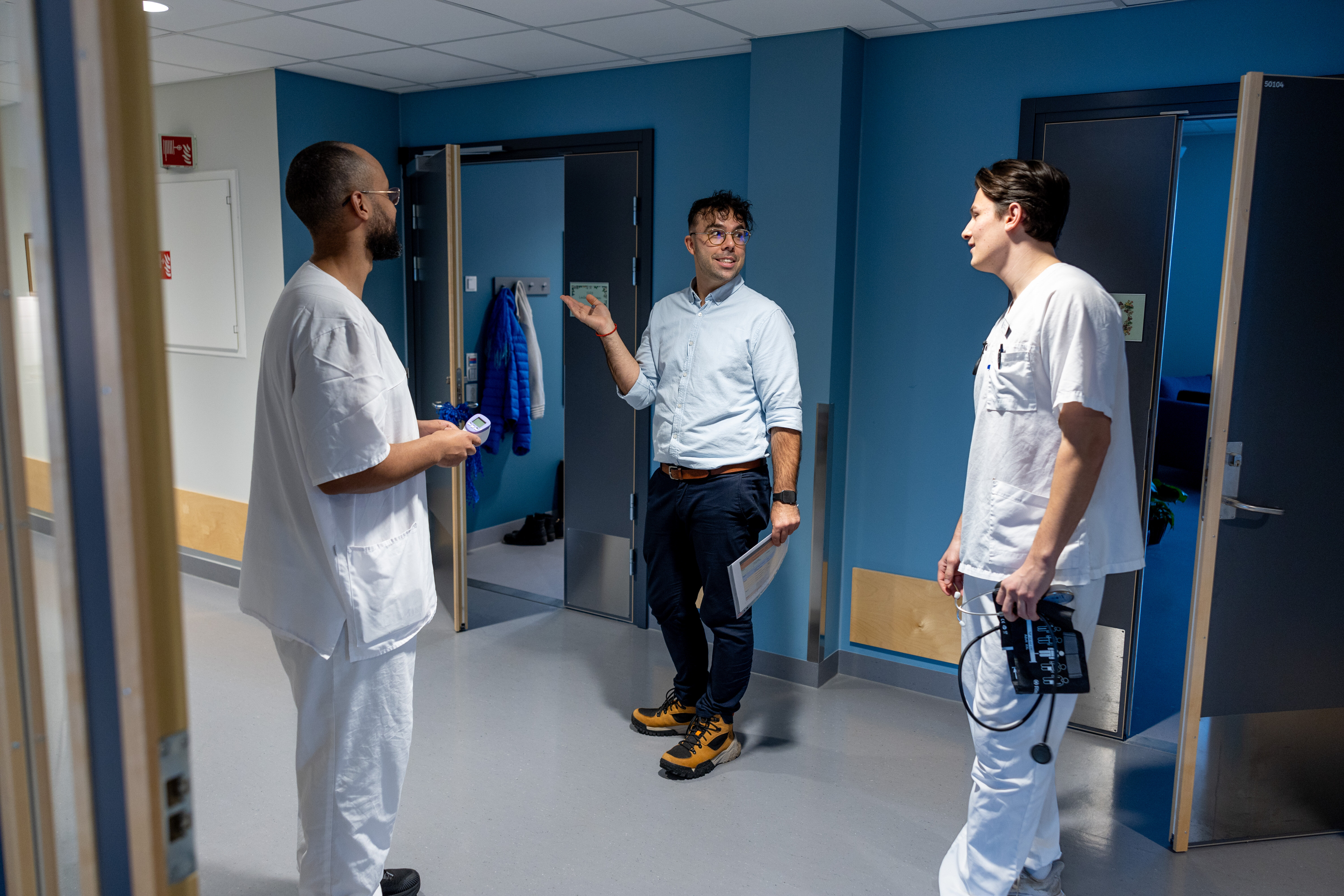 Lindeberghjemmet Bildet viser studenter og veileder i sykepleie.