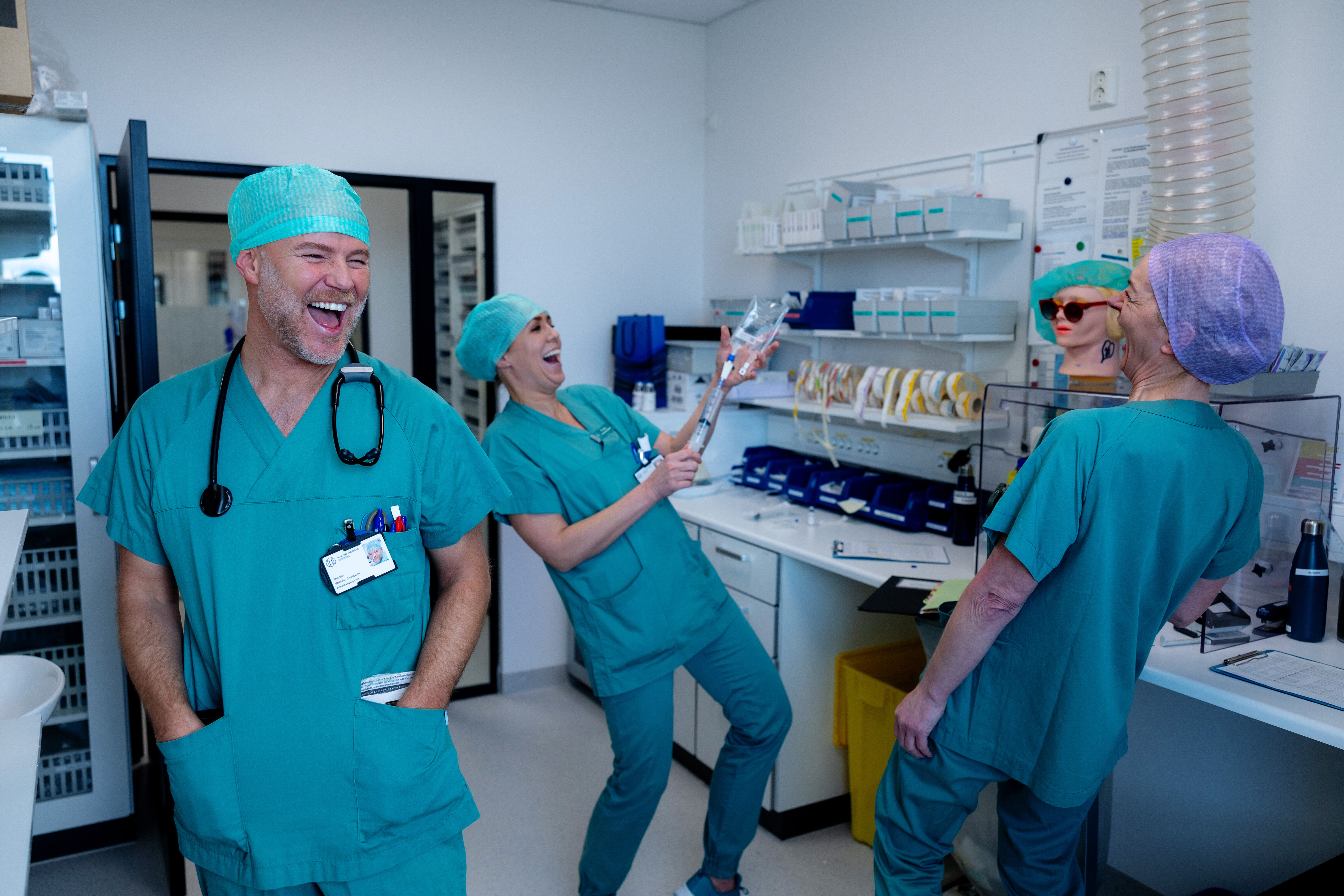 Bildet viser Tom Erik Westgaard sammen med kolleger.