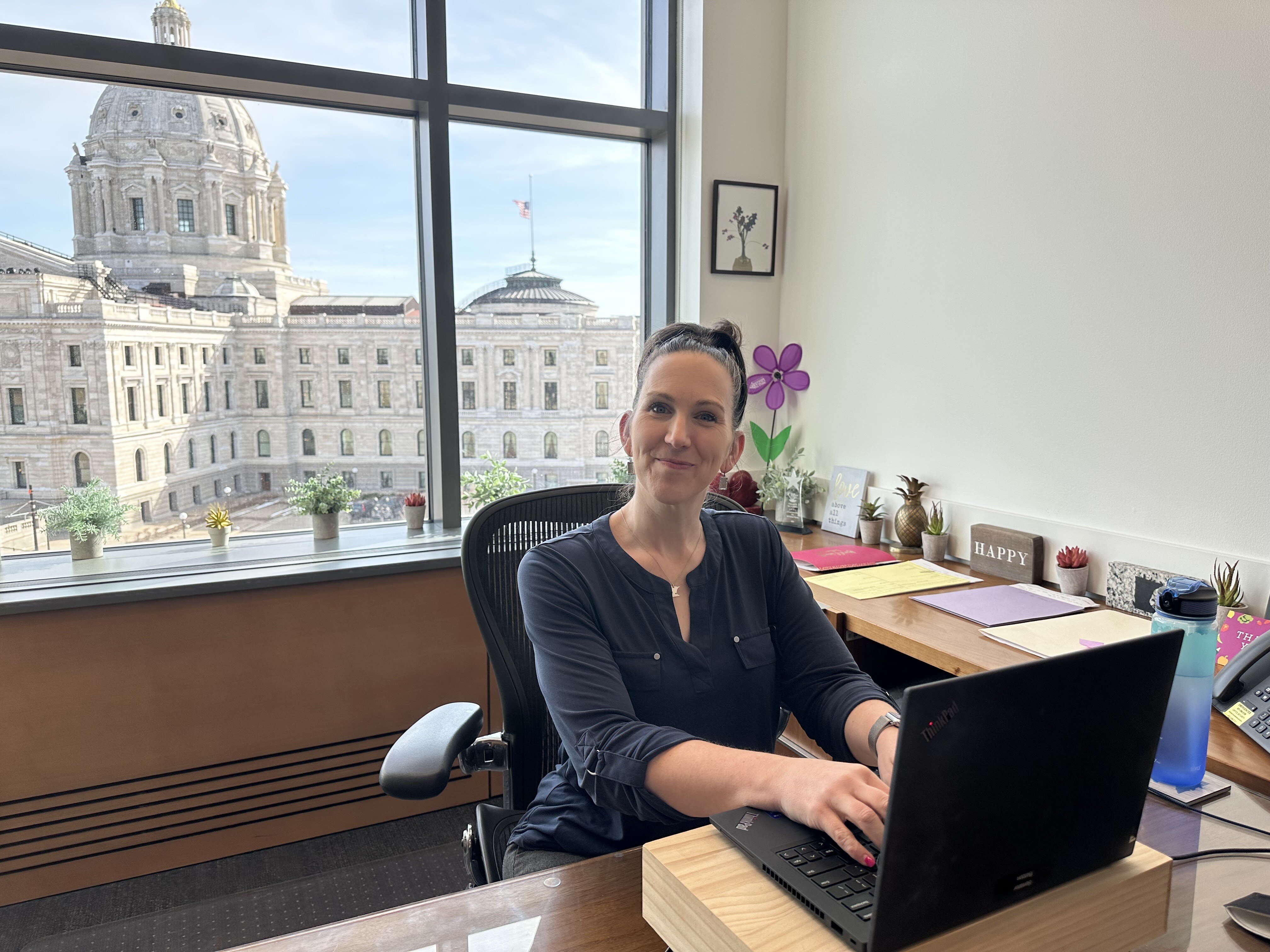 bilde av senator liz boldon