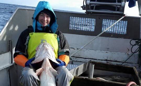 Mona Iren Skjervø Storåker Bildet viser Mona Iren Skjervø Storåker med fisk.