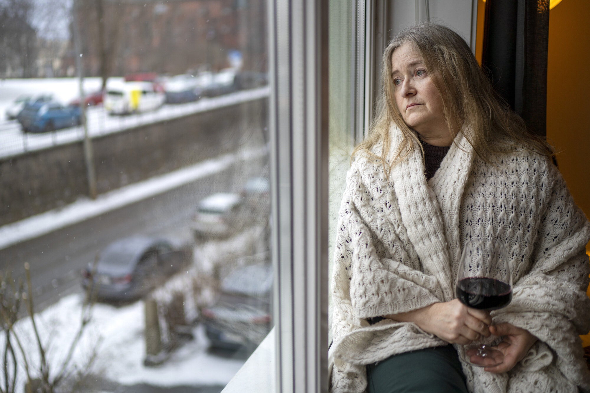 Illustrasjonsbilde av kvinne som venter. Illustrasjonsbilde av kvinne som venter.